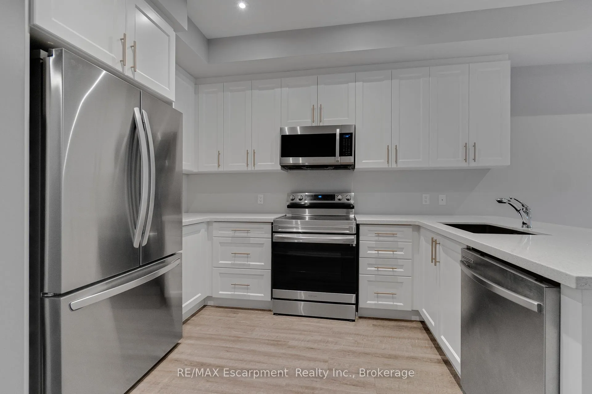 Photo 12 of 53 Aquarius Crescent, Hamilton, Rural Glanbrook — HOMEH