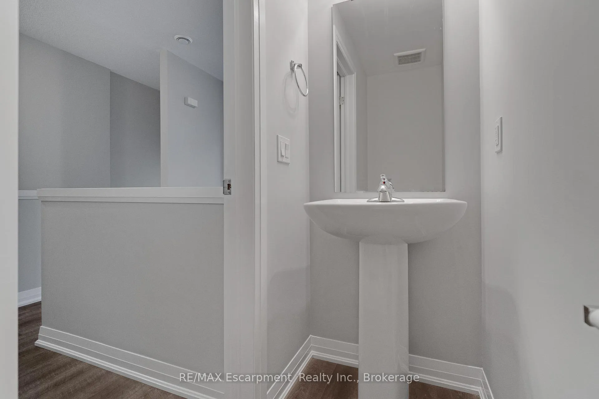Photo 13 of 53 Aquarius Crescent, Hamilton, Rural Glanbrook — HOMEH