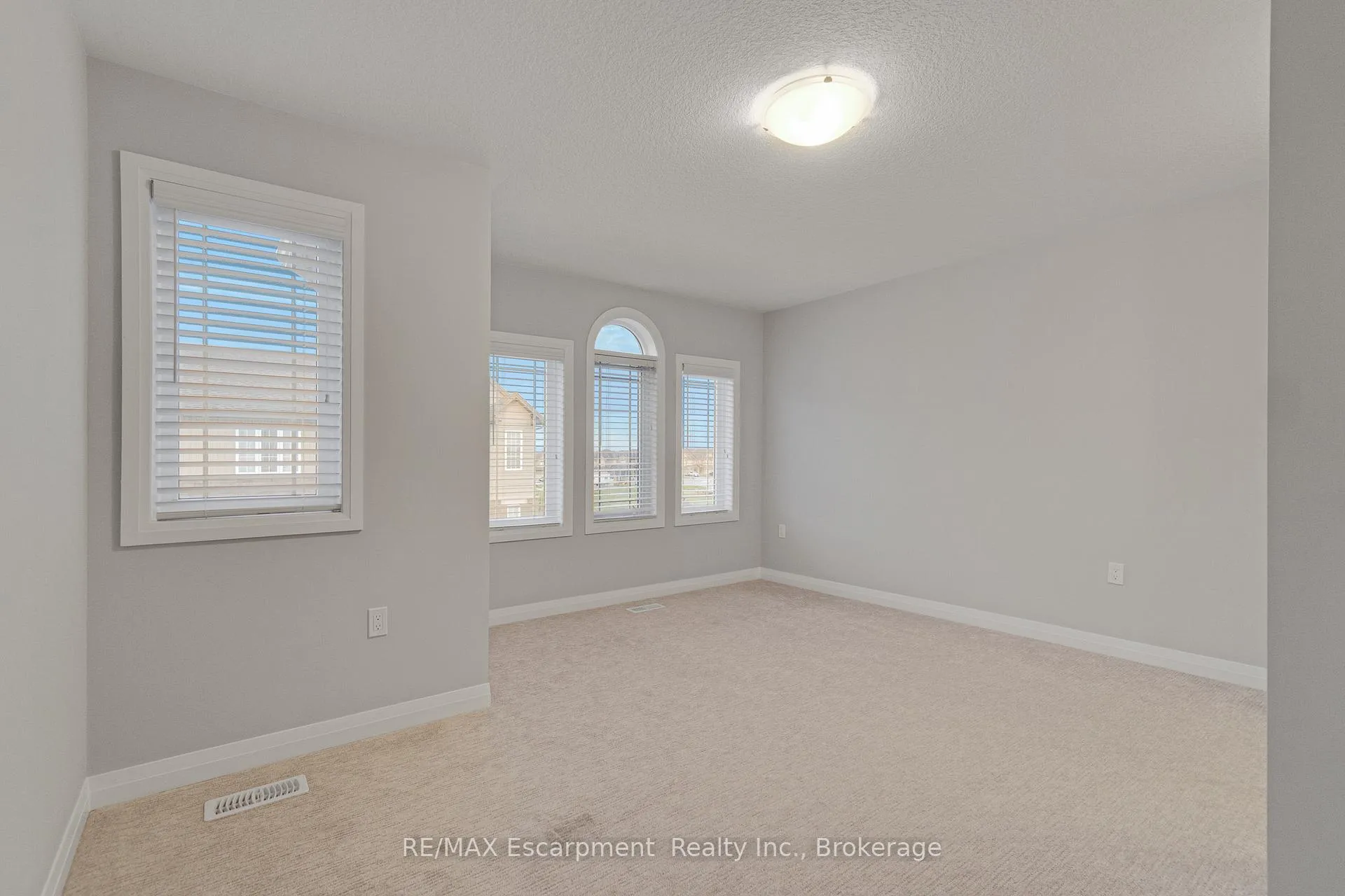 Photo 15 of 53 Aquarius Crescent, Hamilton, Rural Glanbrook — HOMEH