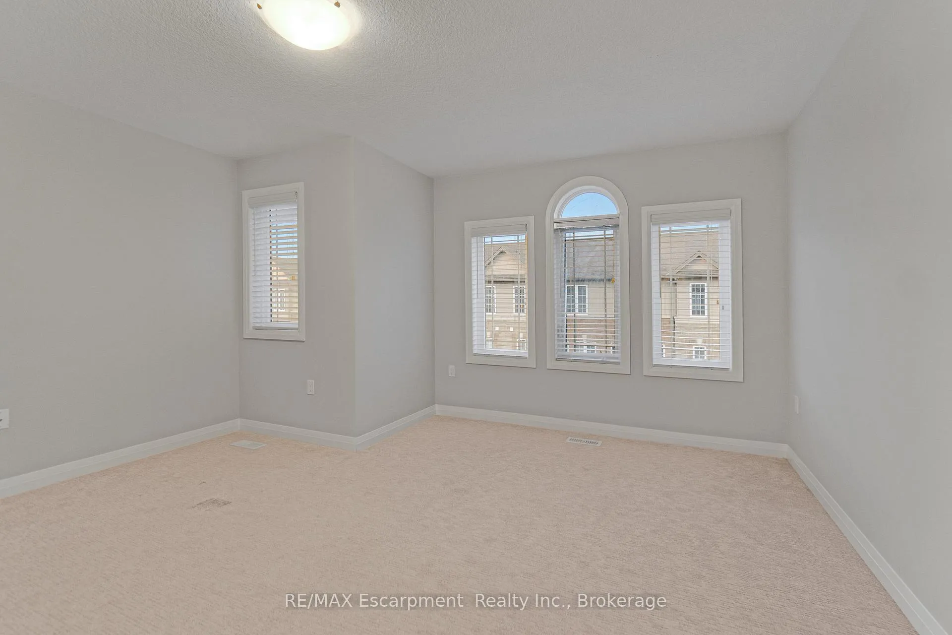 Photo 17 of 53 Aquarius Crescent, Hamilton, Rural Glanbrook — HOMEH