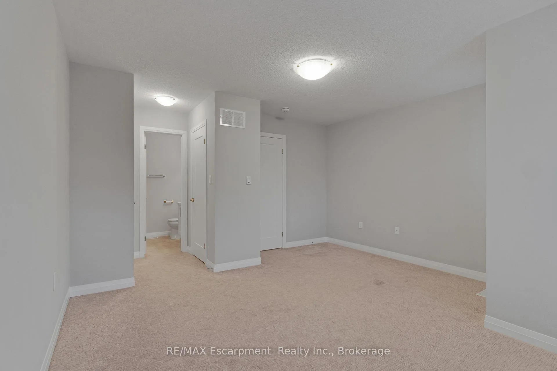 Photo 18 of 53 Aquarius Crescent, Hamilton, Rural Glanbrook — HOMEH