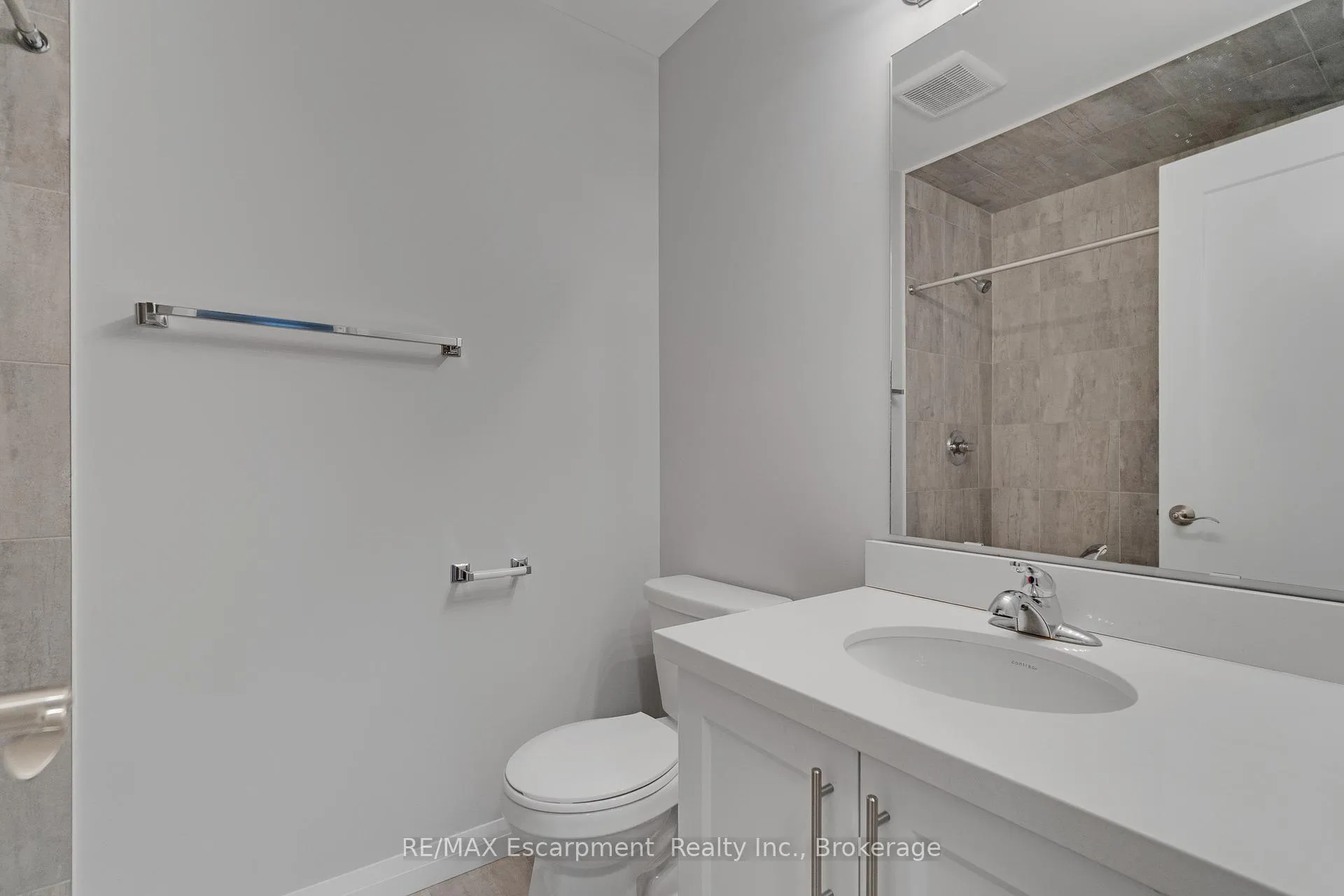 Photo 19 of 53 Aquarius Crescent, Hamilton, Rural Glanbrook — HOMEH