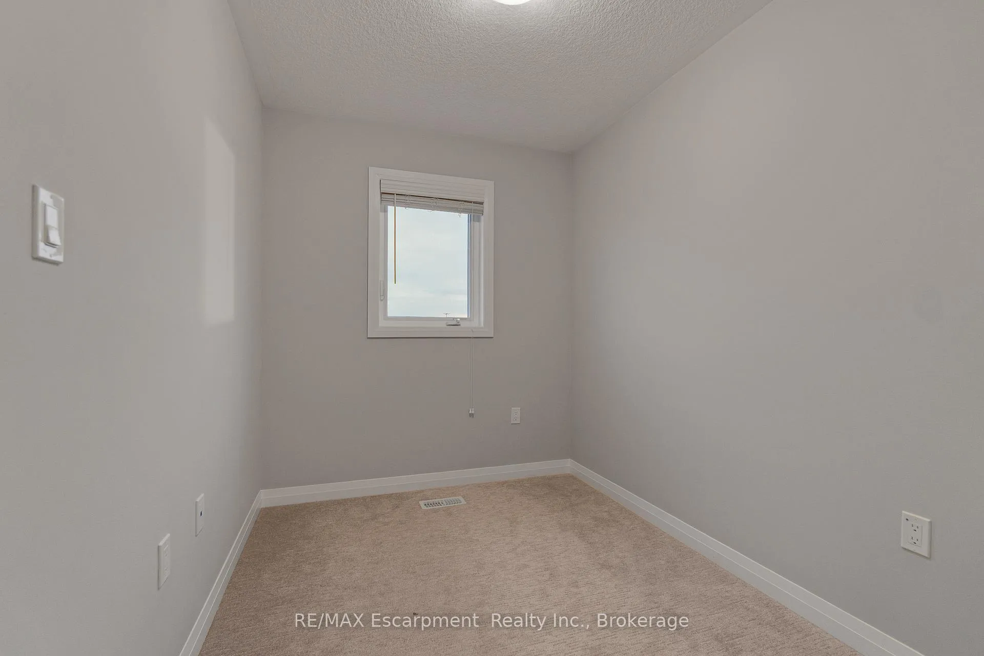 Photo 22 of 53 Aquarius Crescent, Hamilton, Rural Glanbrook — HOMEH