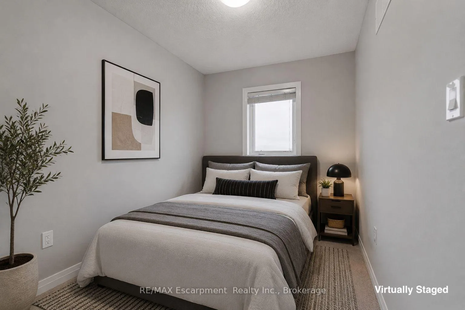 Photo 23 of 53 Aquarius Crescent, Hamilton, Rural Glanbrook — HOMEH