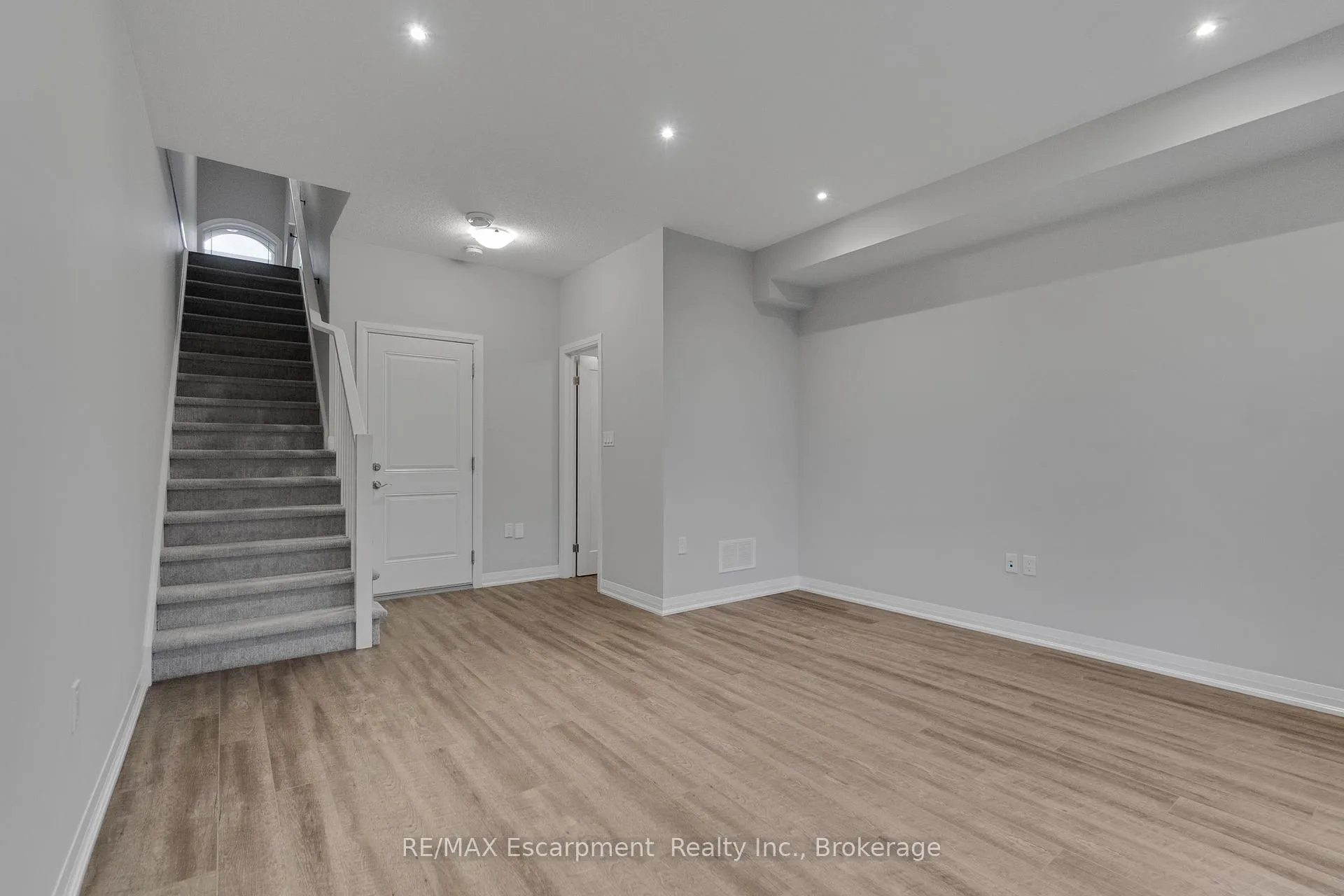 Photo 27 of 53 Aquarius Crescent, Hamilton, Rural Glanbrook — HOMEH