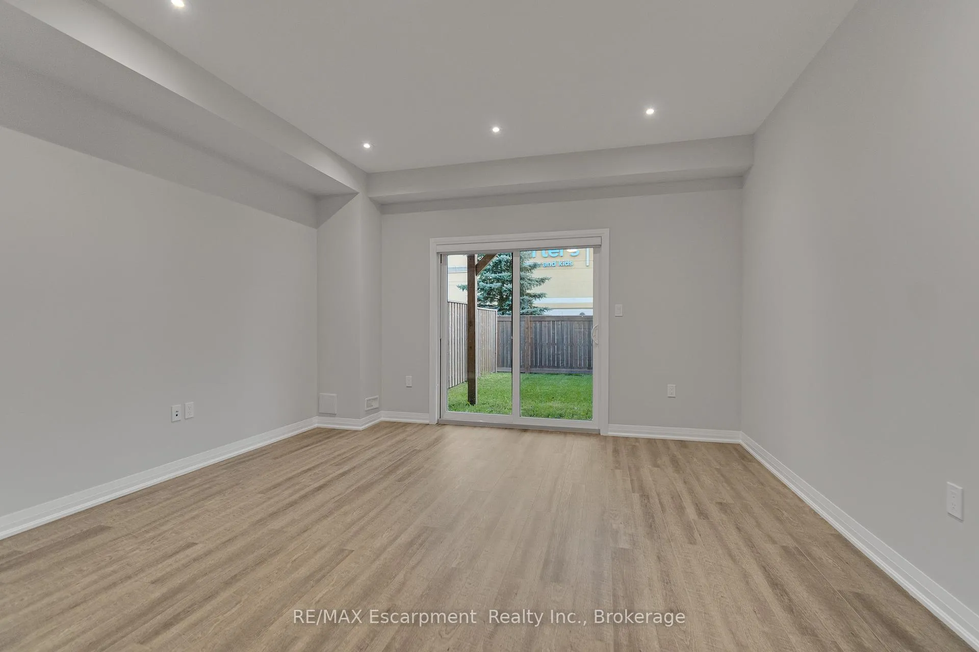 Photo 29 of 53 Aquarius Crescent, Hamilton, Rural Glanbrook — HOMEH