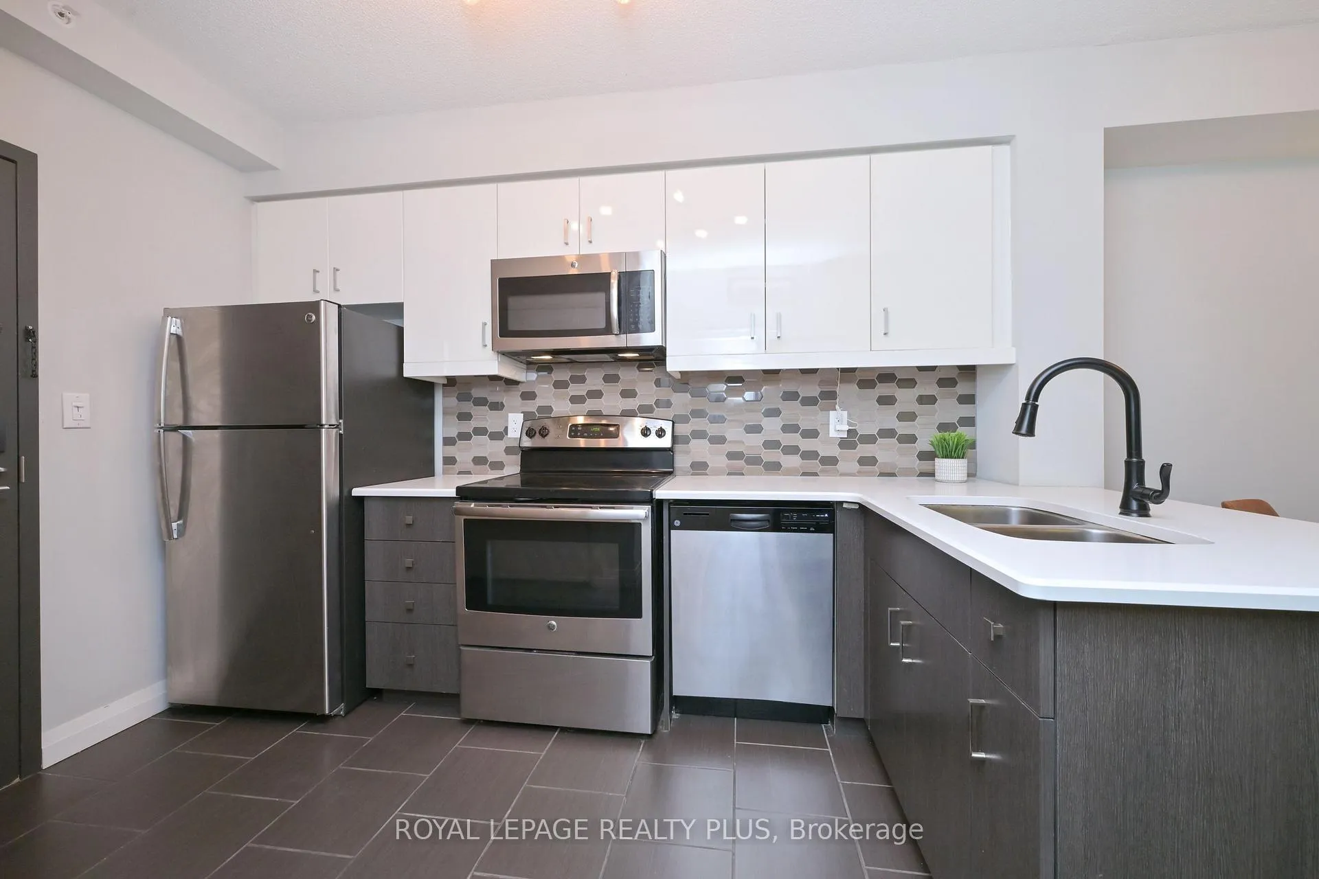Photo 8 of Unit 614, 53 Arthur Street S, Guelph, St. Patrick's Ward — HOMEH