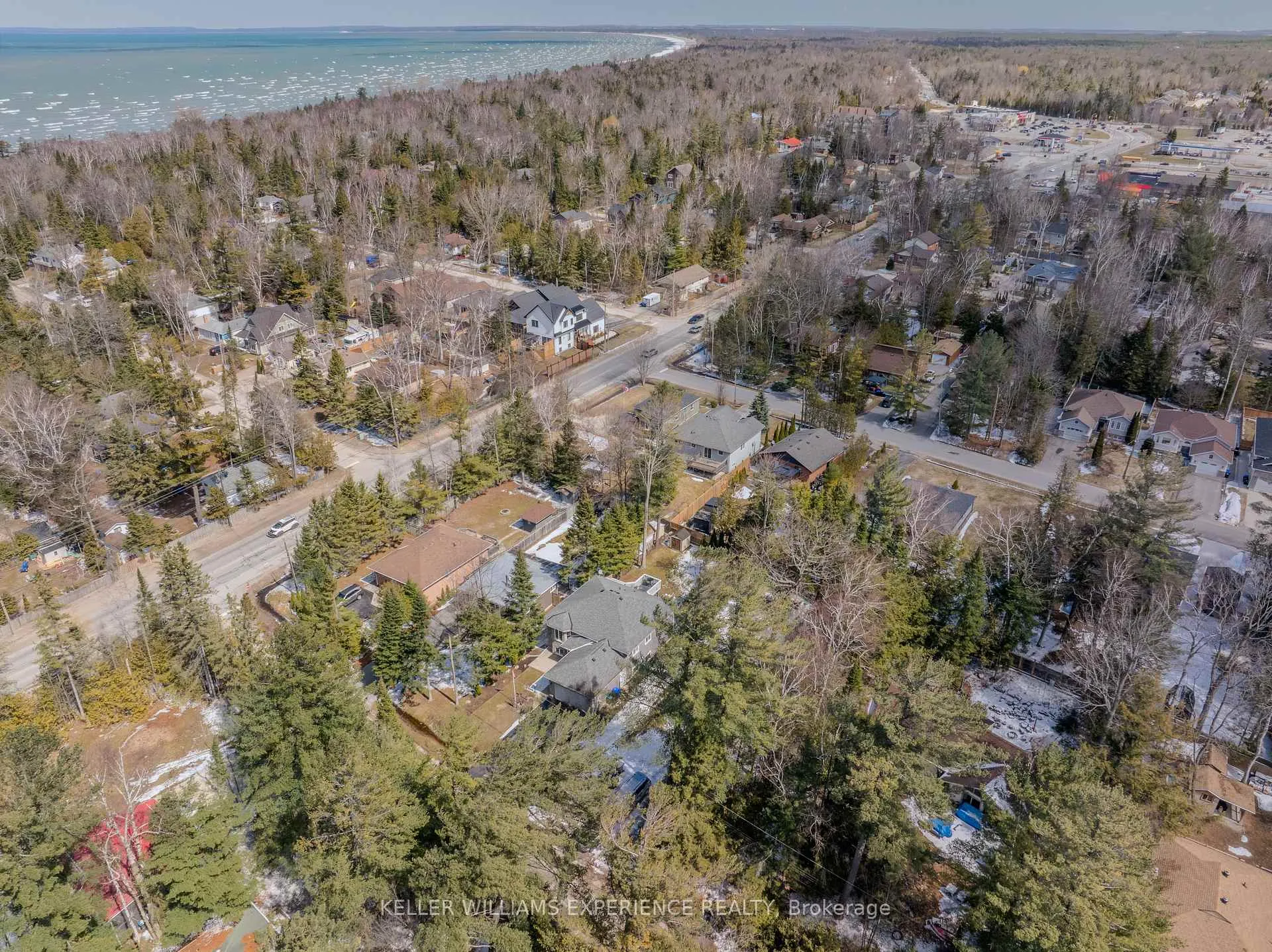 Photo 5 of 7 50th Street S, Wasaga Beach — HOMEH