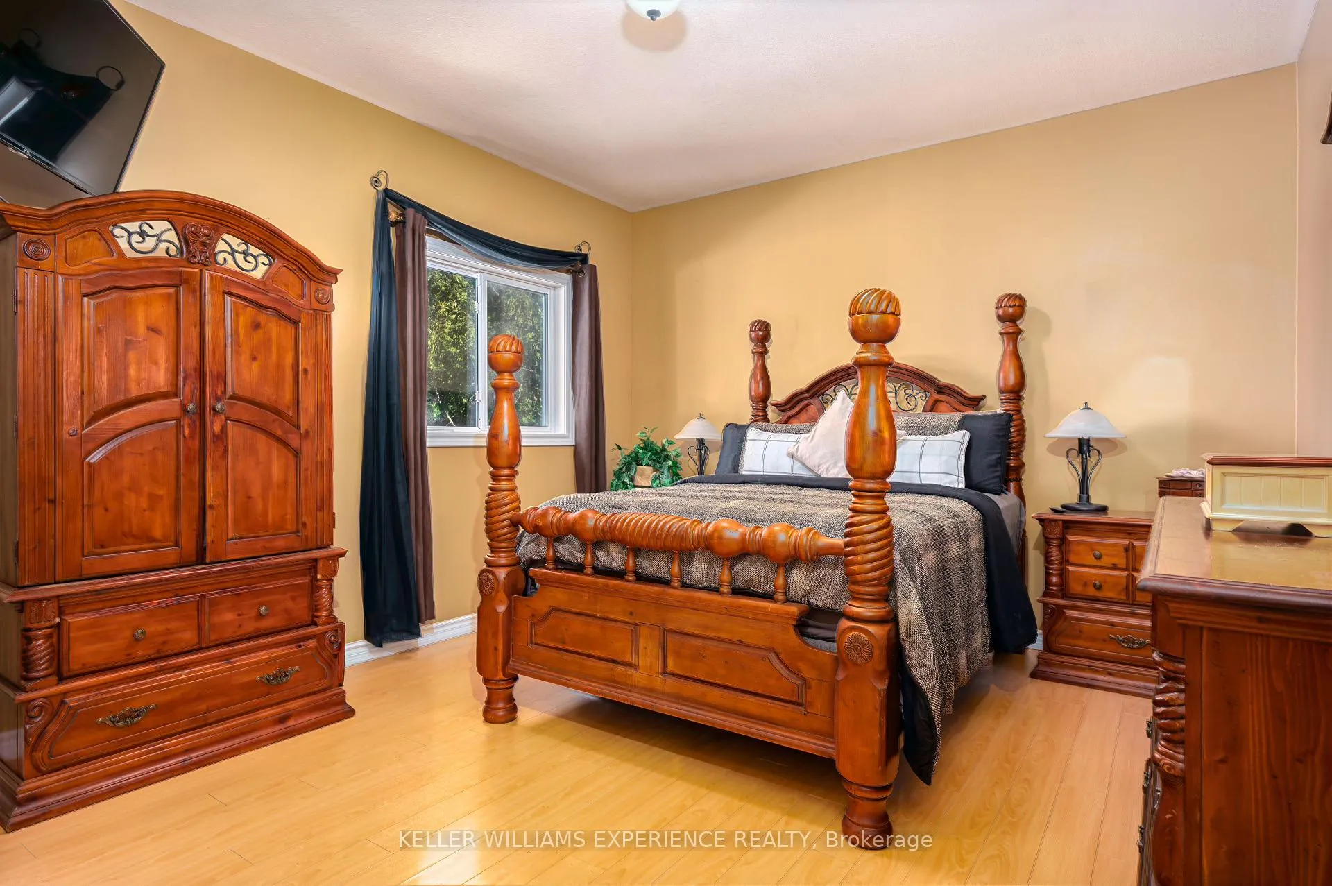 Photo 14 of 7 50th Street S, Wasaga Beach — HOMEH
