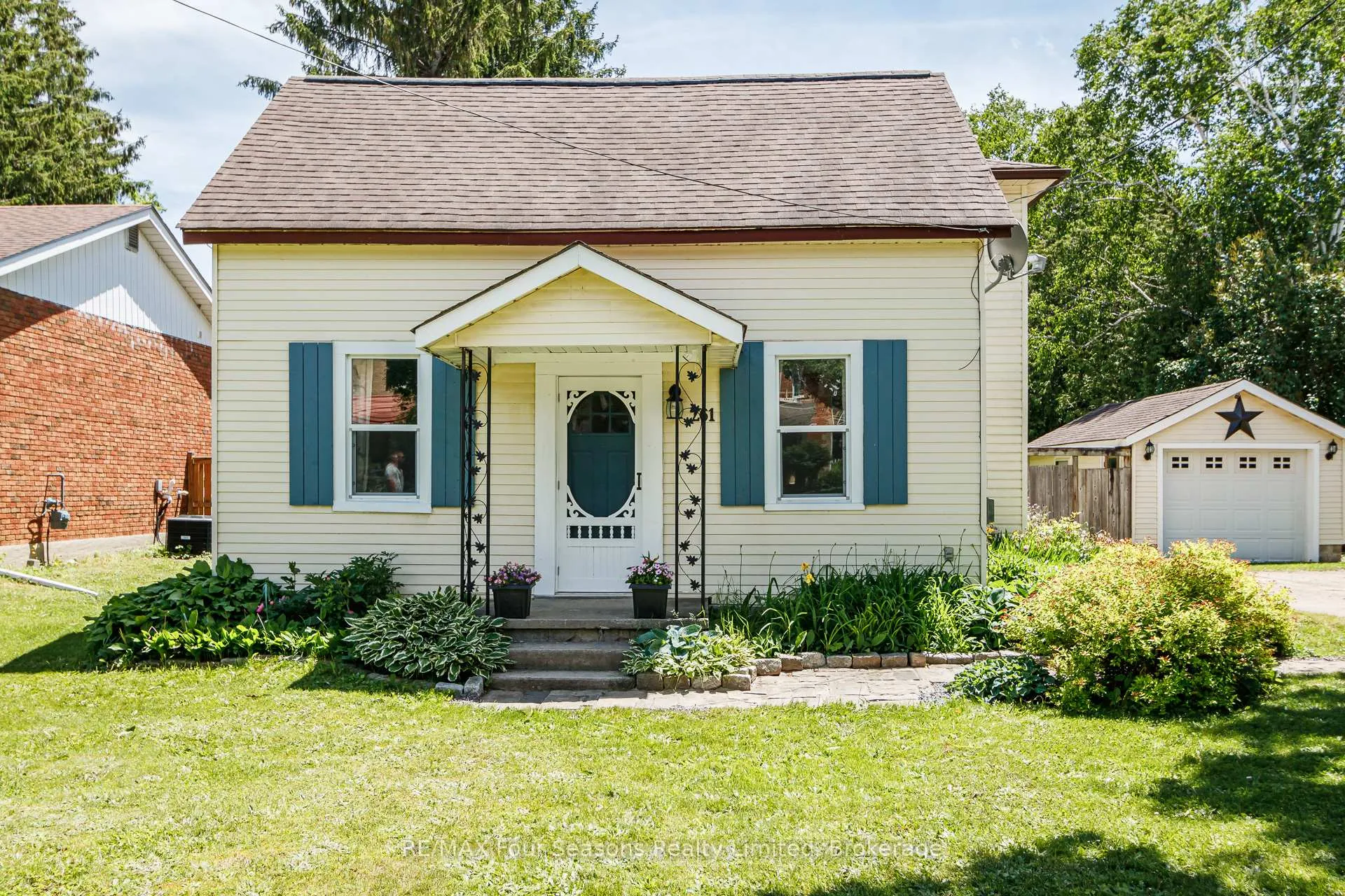 Photo 3 of 261 Superior Street, Clearview, Stayner — HOMEH