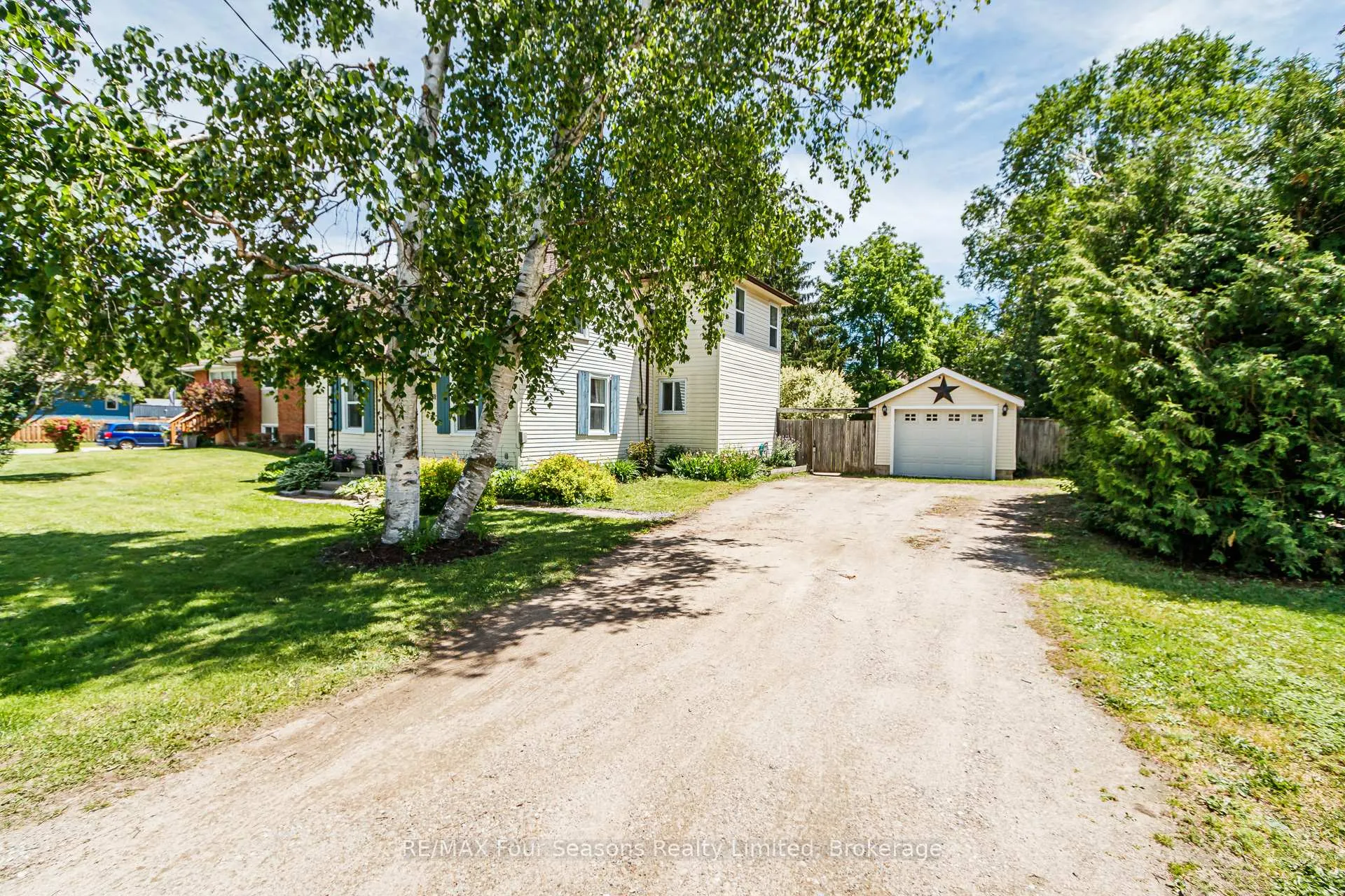 Photo 4 of 261 Superior Street, Clearview, Stayner — HOMEH