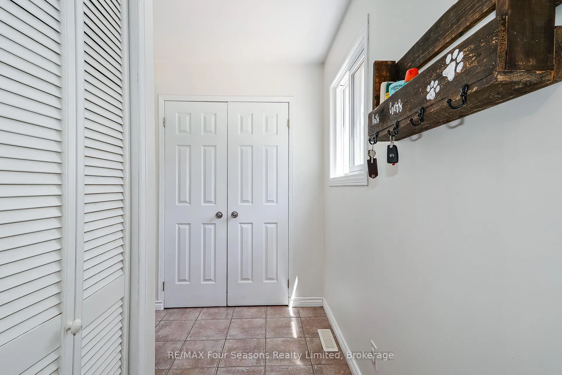 Photo 7 of 261 Superior Street, Clearview, Stayner — HOMEH