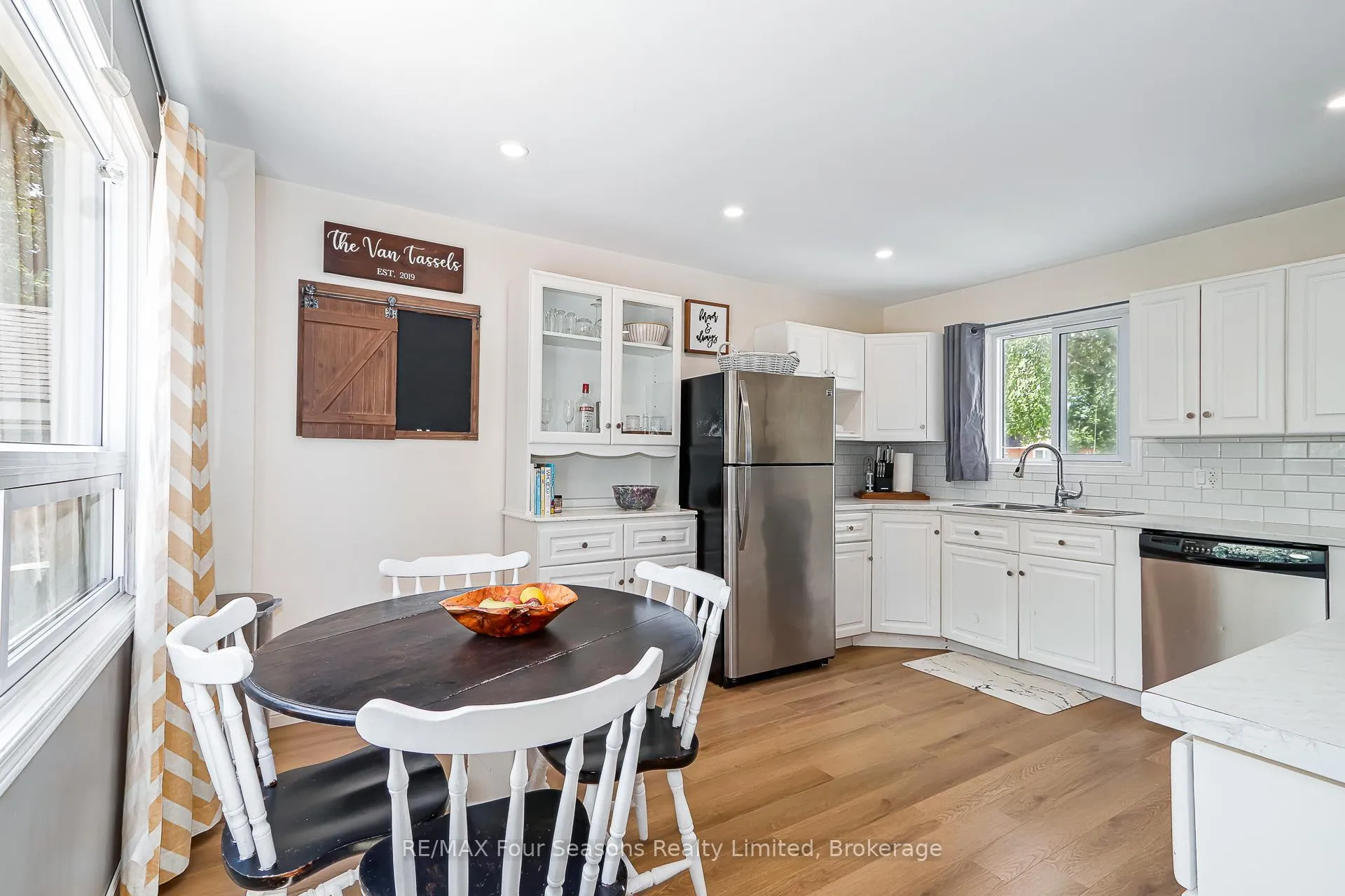 Photo 12 of 261 Superior Street, Clearview, Stayner — HOMEH