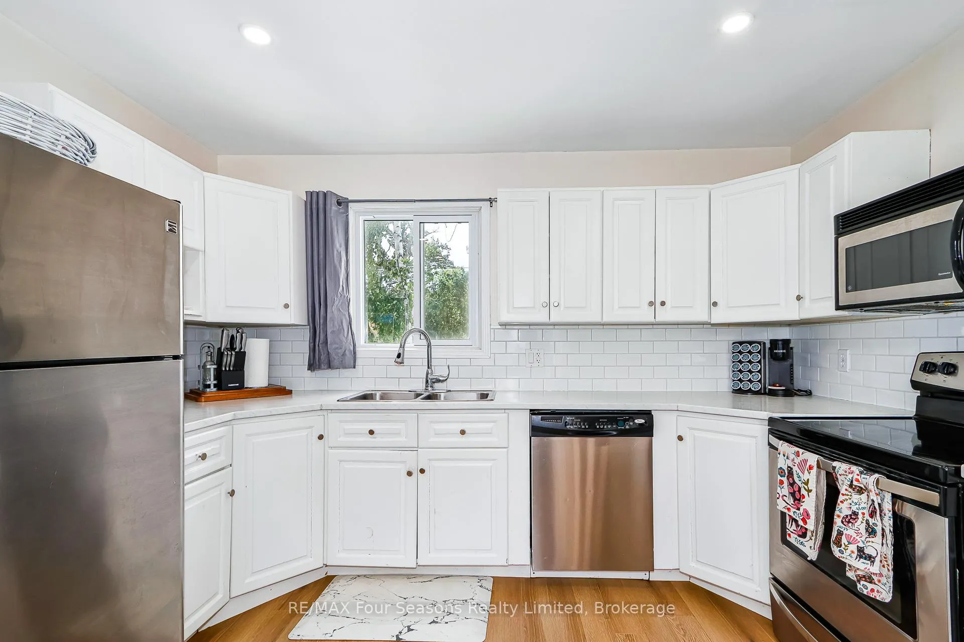 Photo 14 of 261 Superior Street, Clearview, Stayner — HOMEH