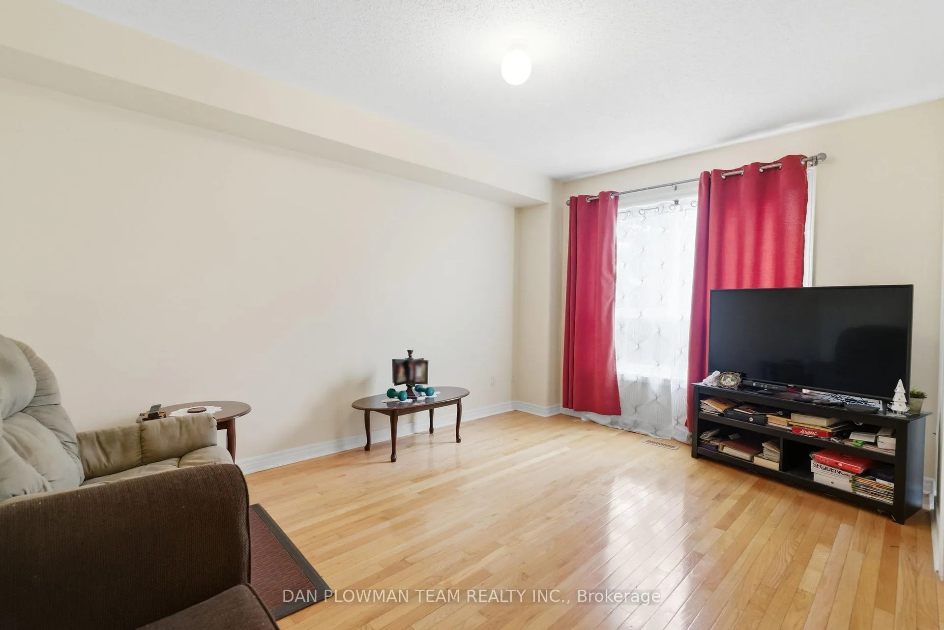 Photo 8 of 229 Huntington Crescent, Clarington, Courtice — HOMEH