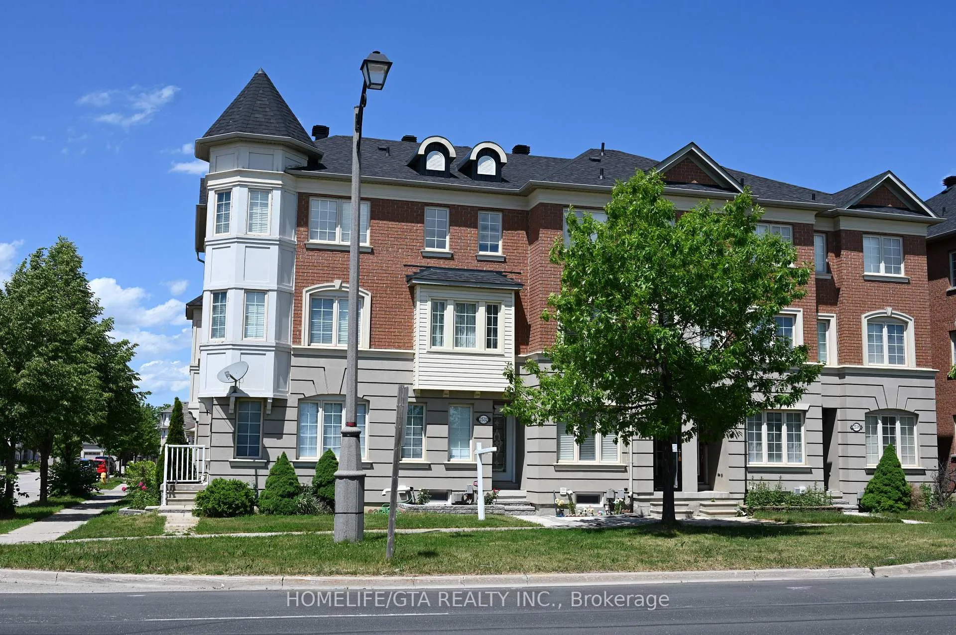 Front of 2532 Bur Oak Avenue