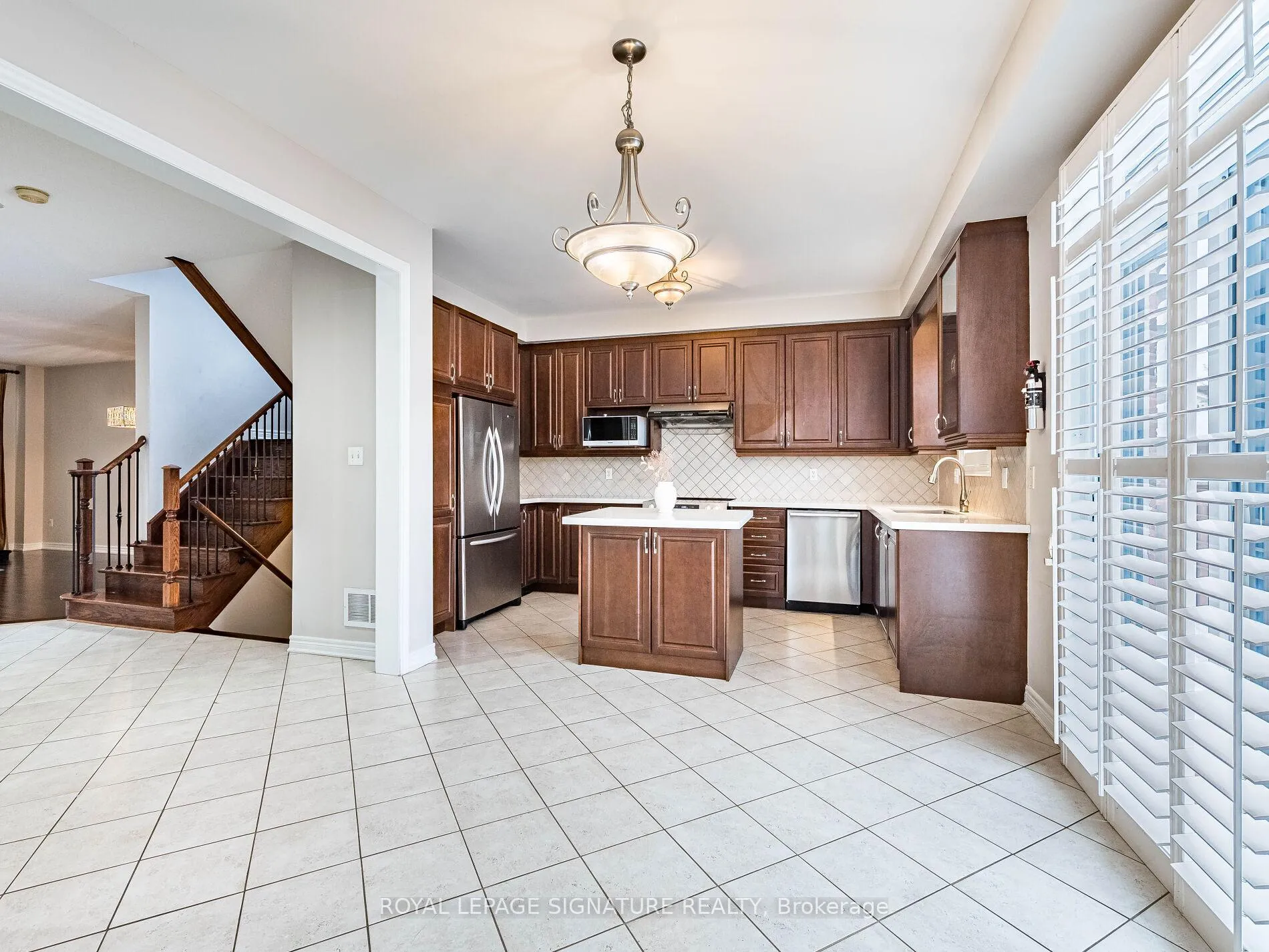 Photo 8 of 27 Permafrost Drive, Brampton, Sandringham-Wellington — HOMEH