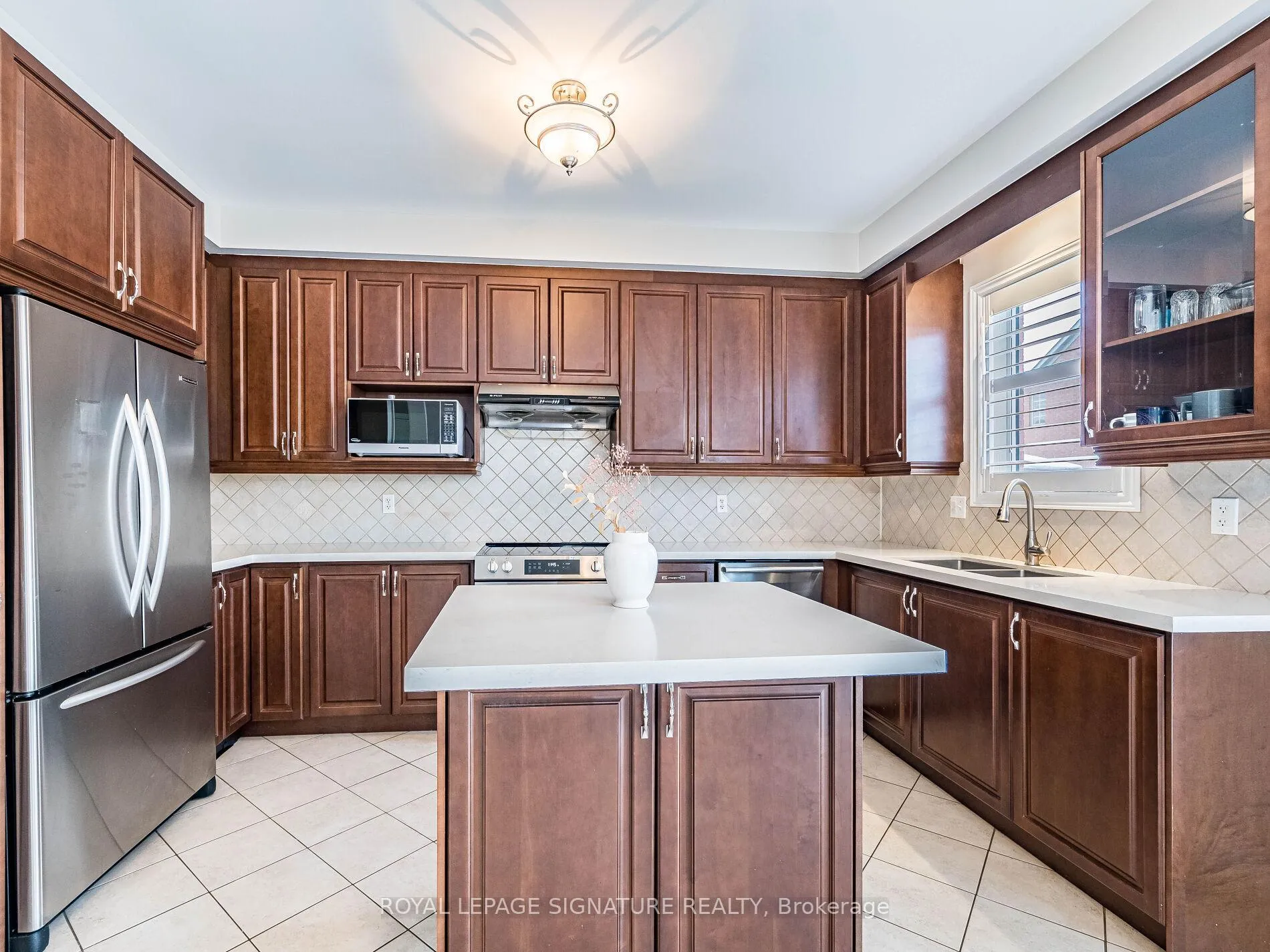 Photo 10 of 27 Permafrost Drive, Brampton, Sandringham-Wellington — HOMEH