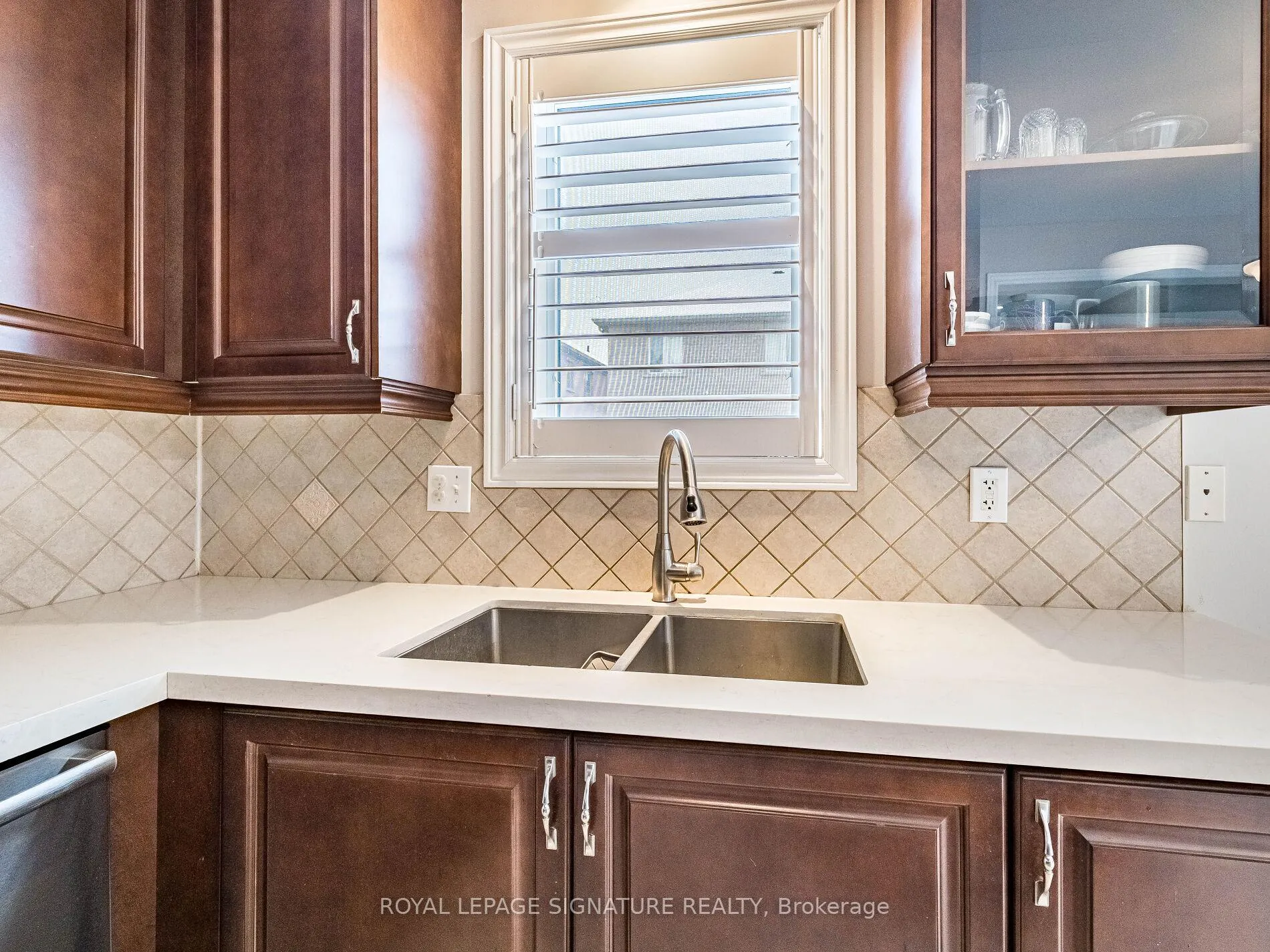 Photo 13 of 27 Permafrost Drive, Brampton, Sandringham-Wellington — HOMEH