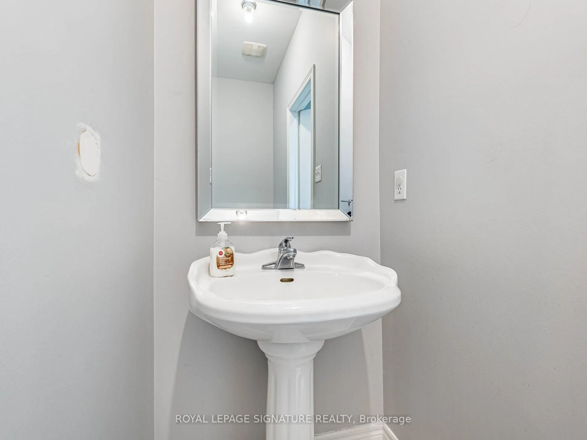 Photo 18 of 27 Permafrost Drive, Brampton, Sandringham-Wellington — HOMEH