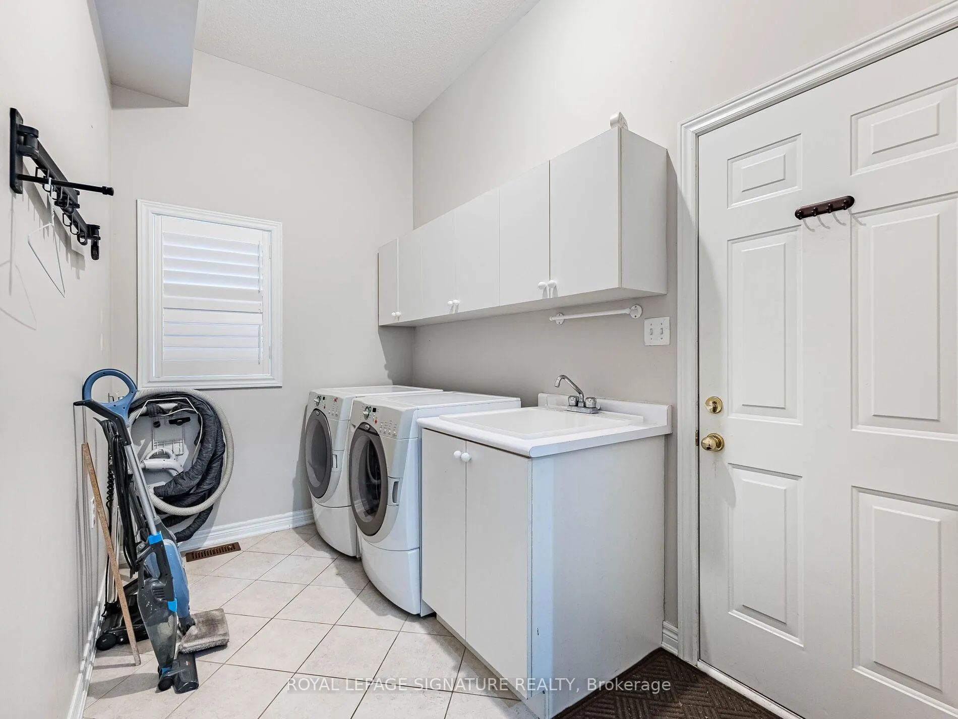 Photo 19 of 27 Permafrost Drive, Brampton, Sandringham-Wellington — HOMEH