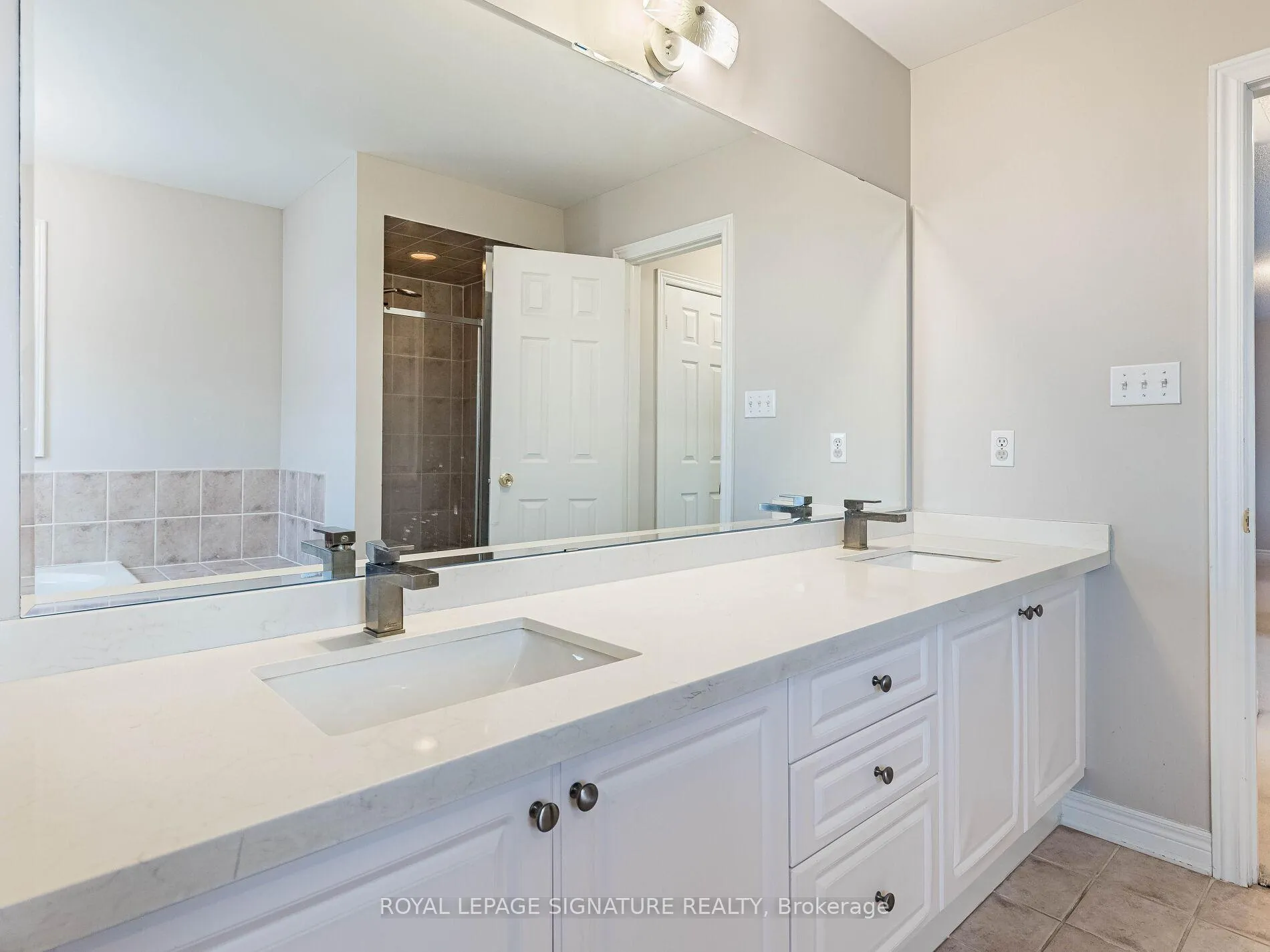 Photo 28 of 27 Permafrost Drive, Brampton, Sandringham-Wellington — HOMEH