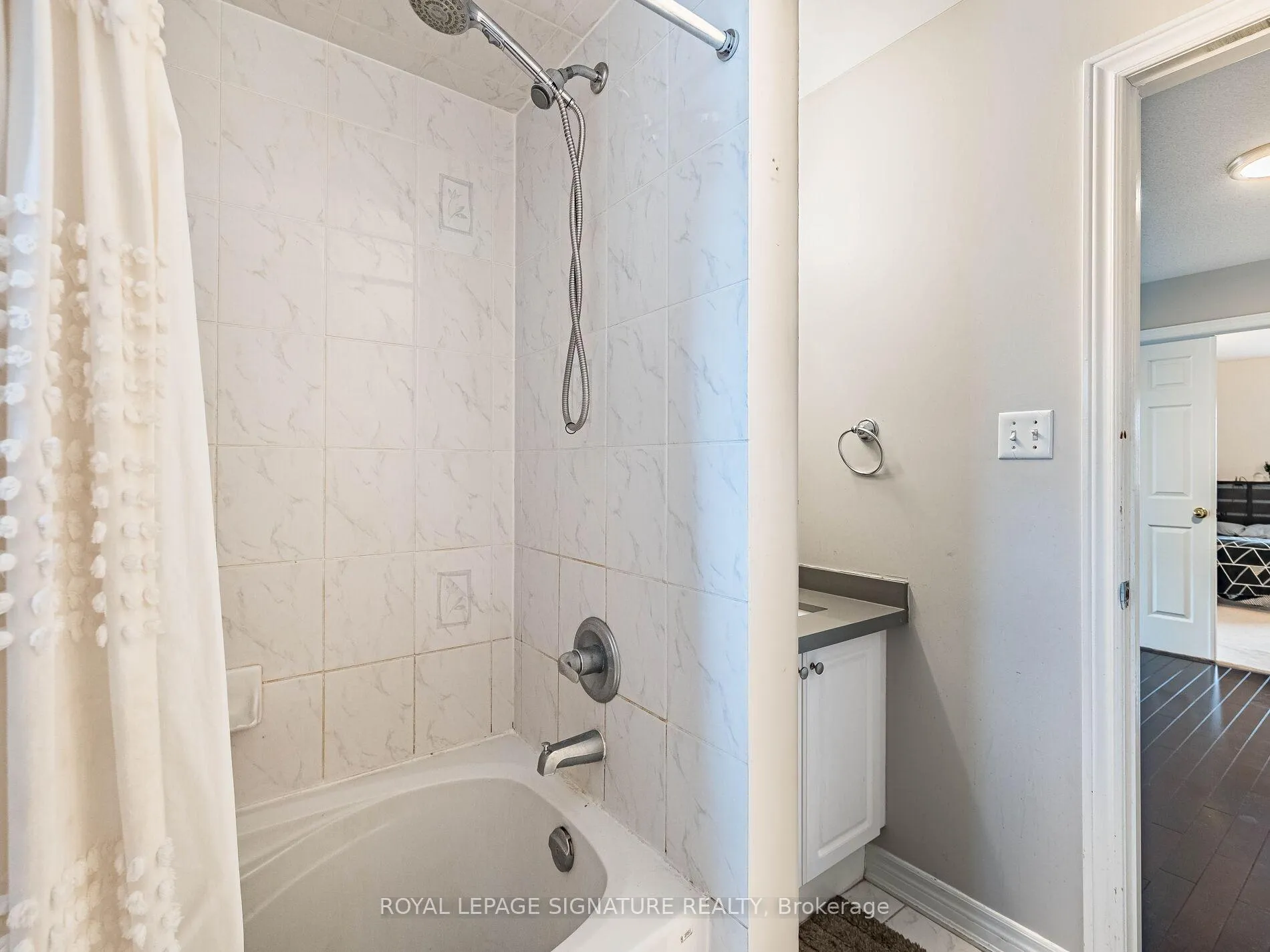 Photo 33 of 27 Permafrost Drive, Brampton, Sandringham-Wellington — HOMEH