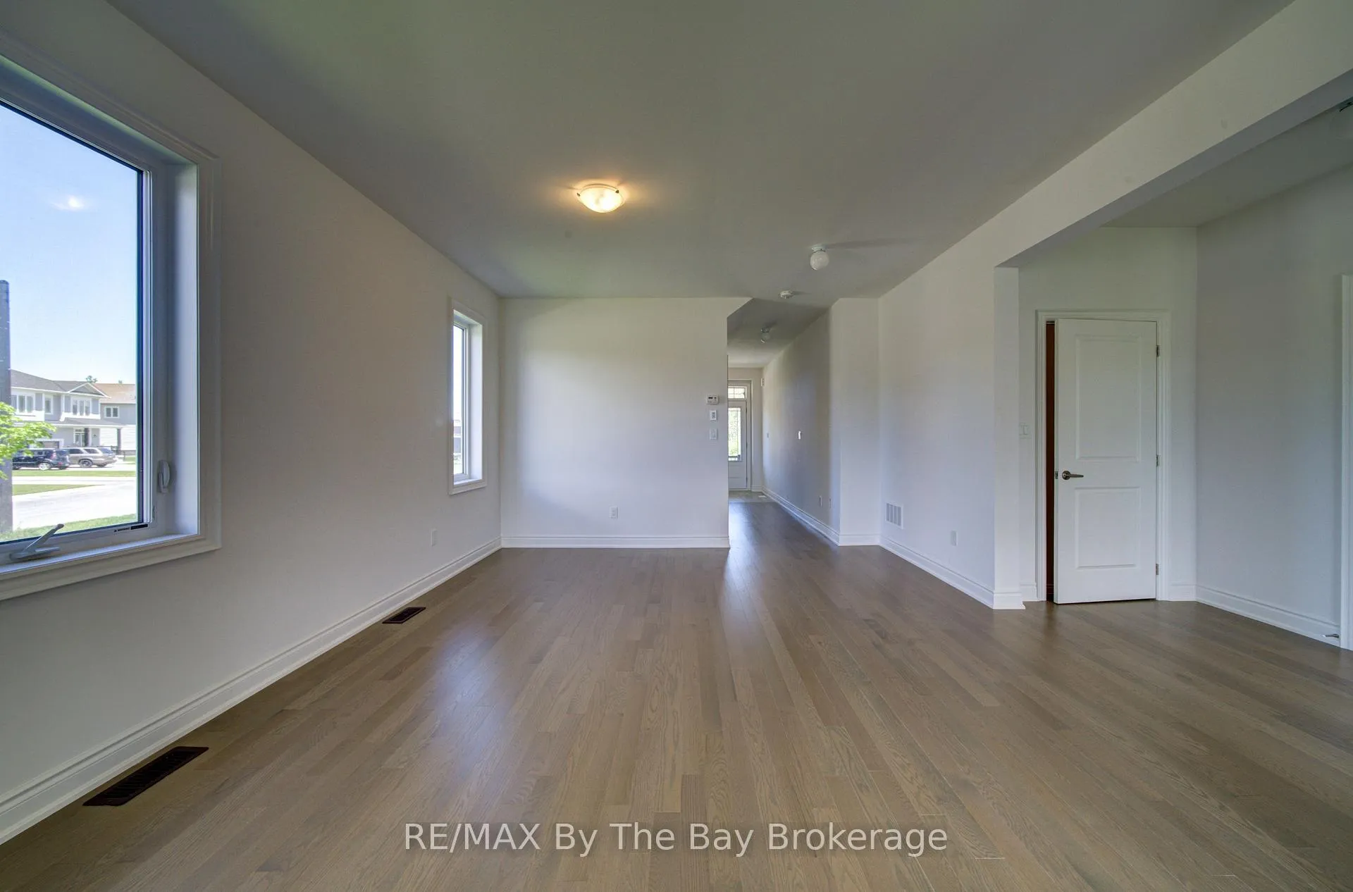 Photo 8 of 1 Amber Drive, Wasaga Beach — HOMEH