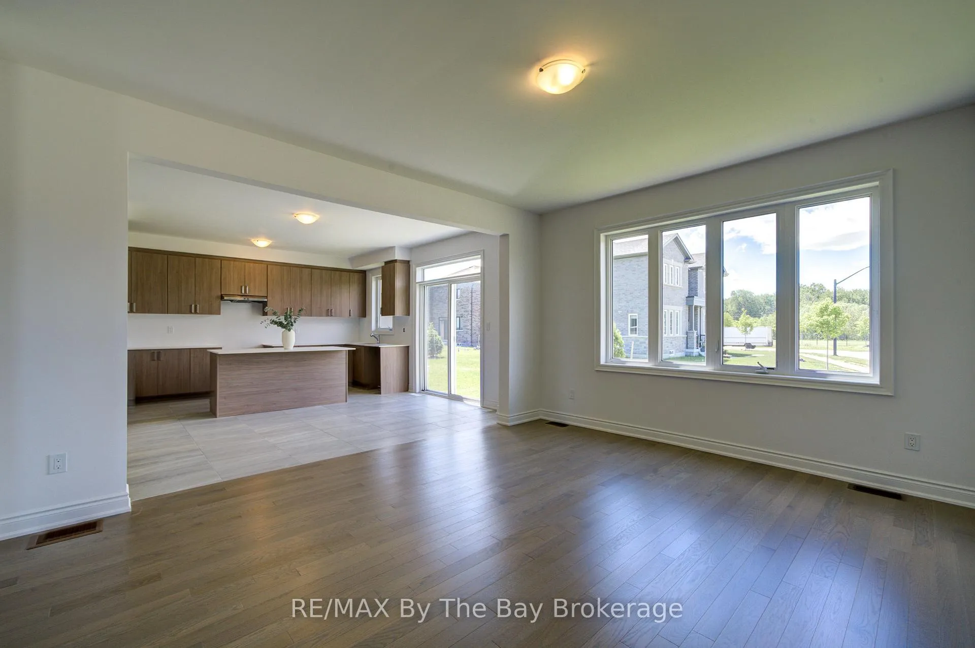 Photo 10 of 1 Amber Drive, Wasaga Beach — HOMEH
