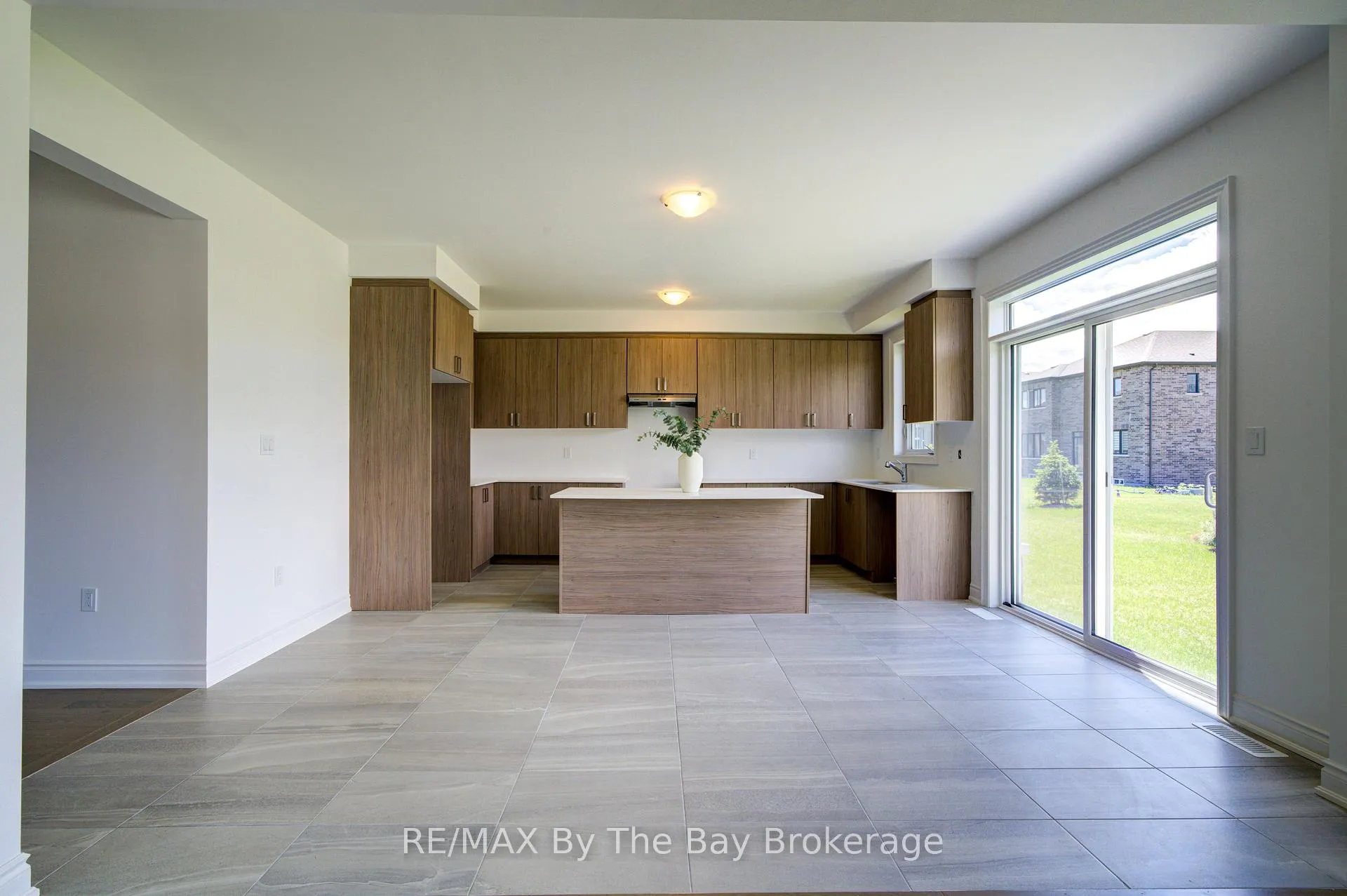 Photo 11 of 1 Amber Drive, Wasaga Beach — HOMEH