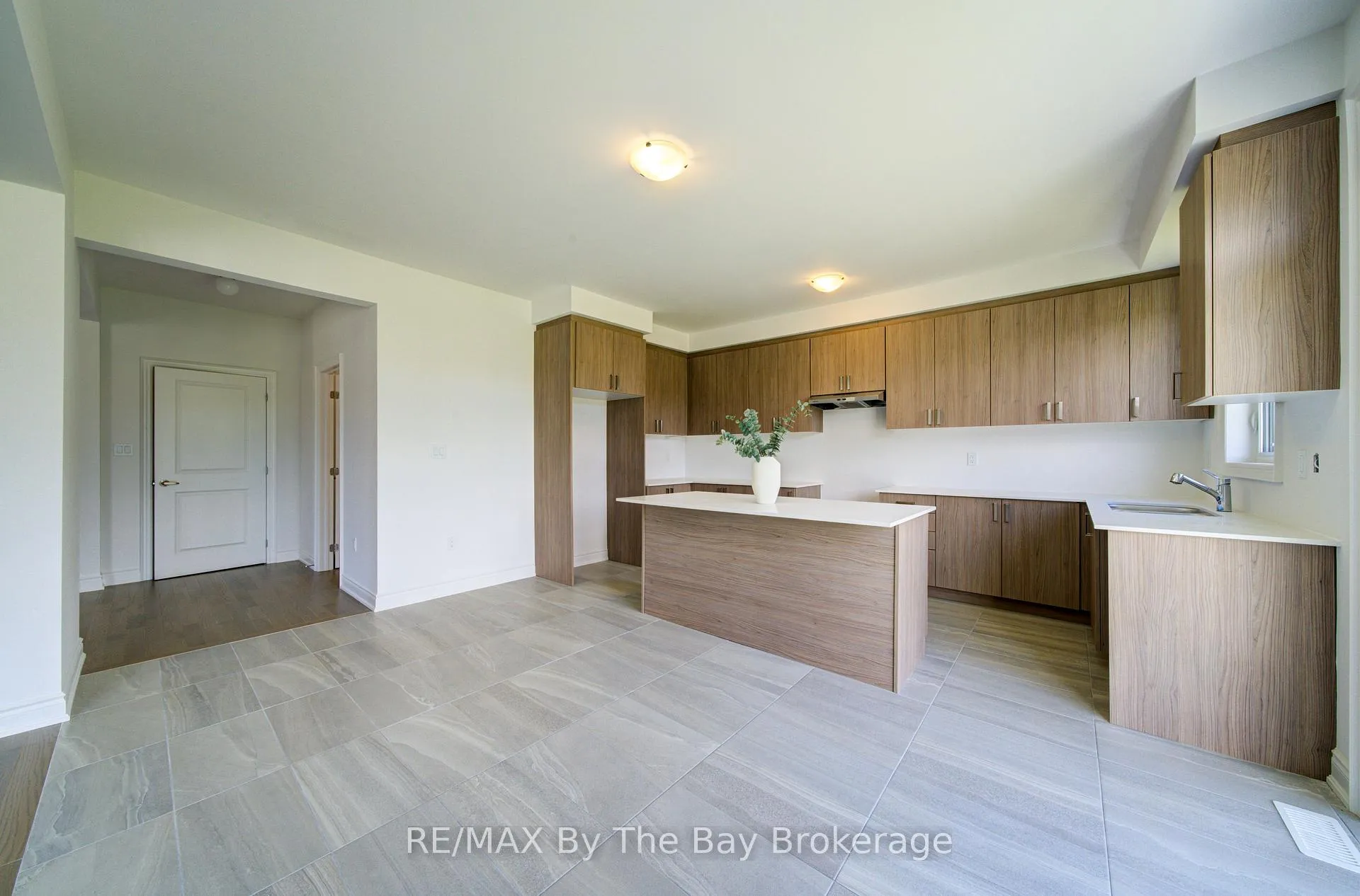 Photo 12 of 1 Amber Drive, Wasaga Beach — HOMEH