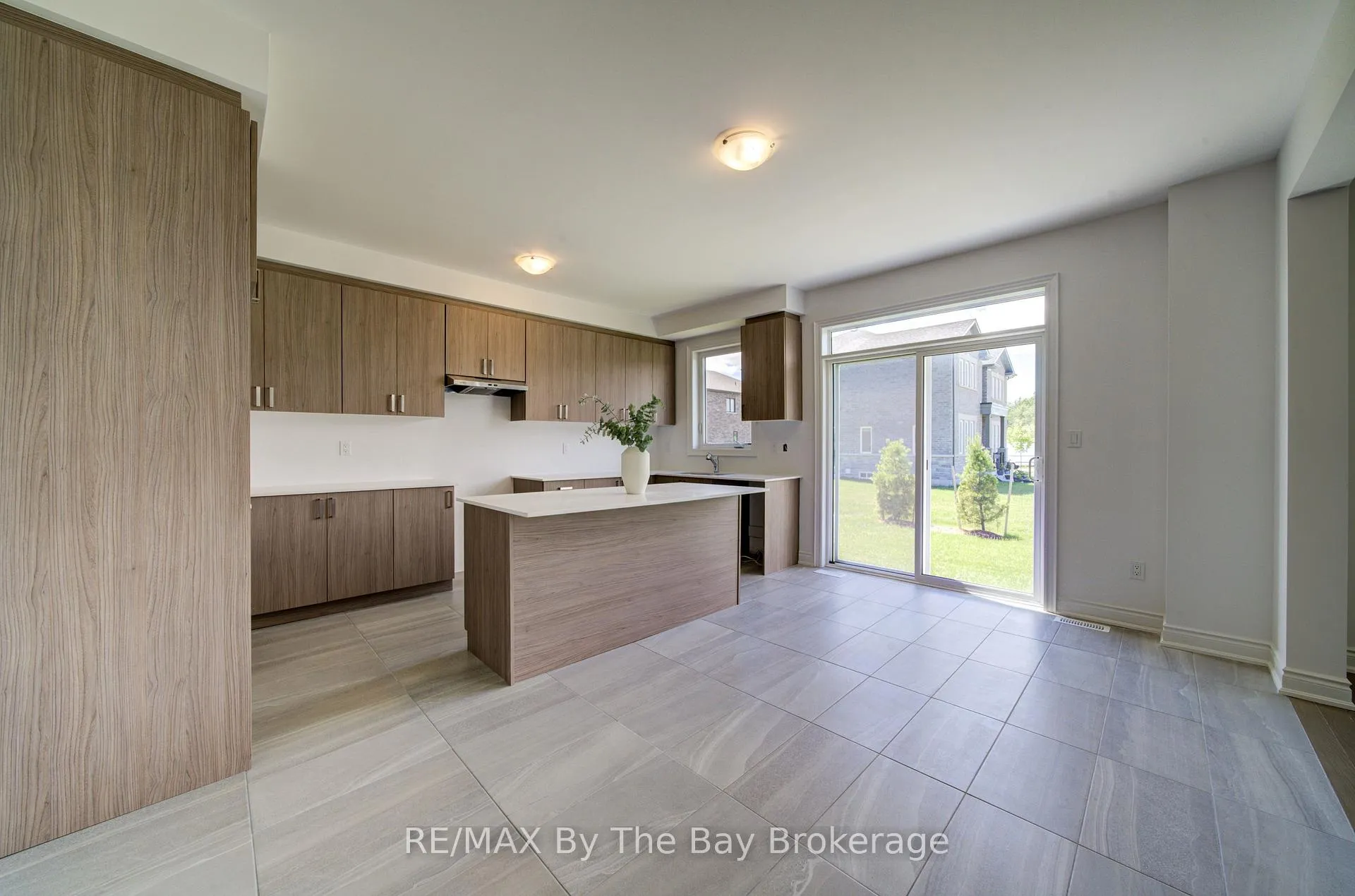 Photo 13 of 1 Amber Drive, Wasaga Beach — HOMEH