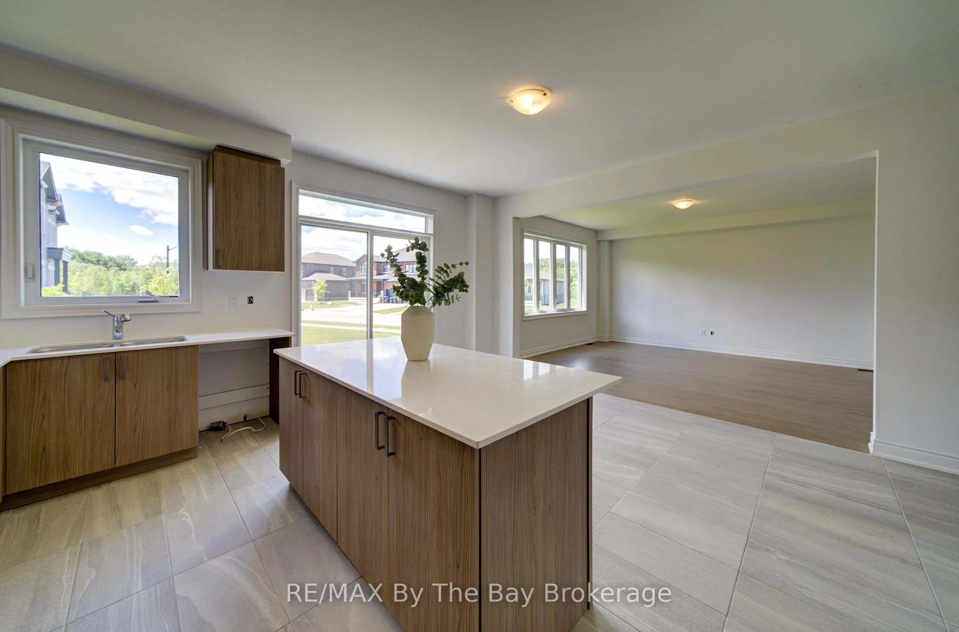 Photo 14 of 1 Amber Drive, Wasaga Beach — HOMEH