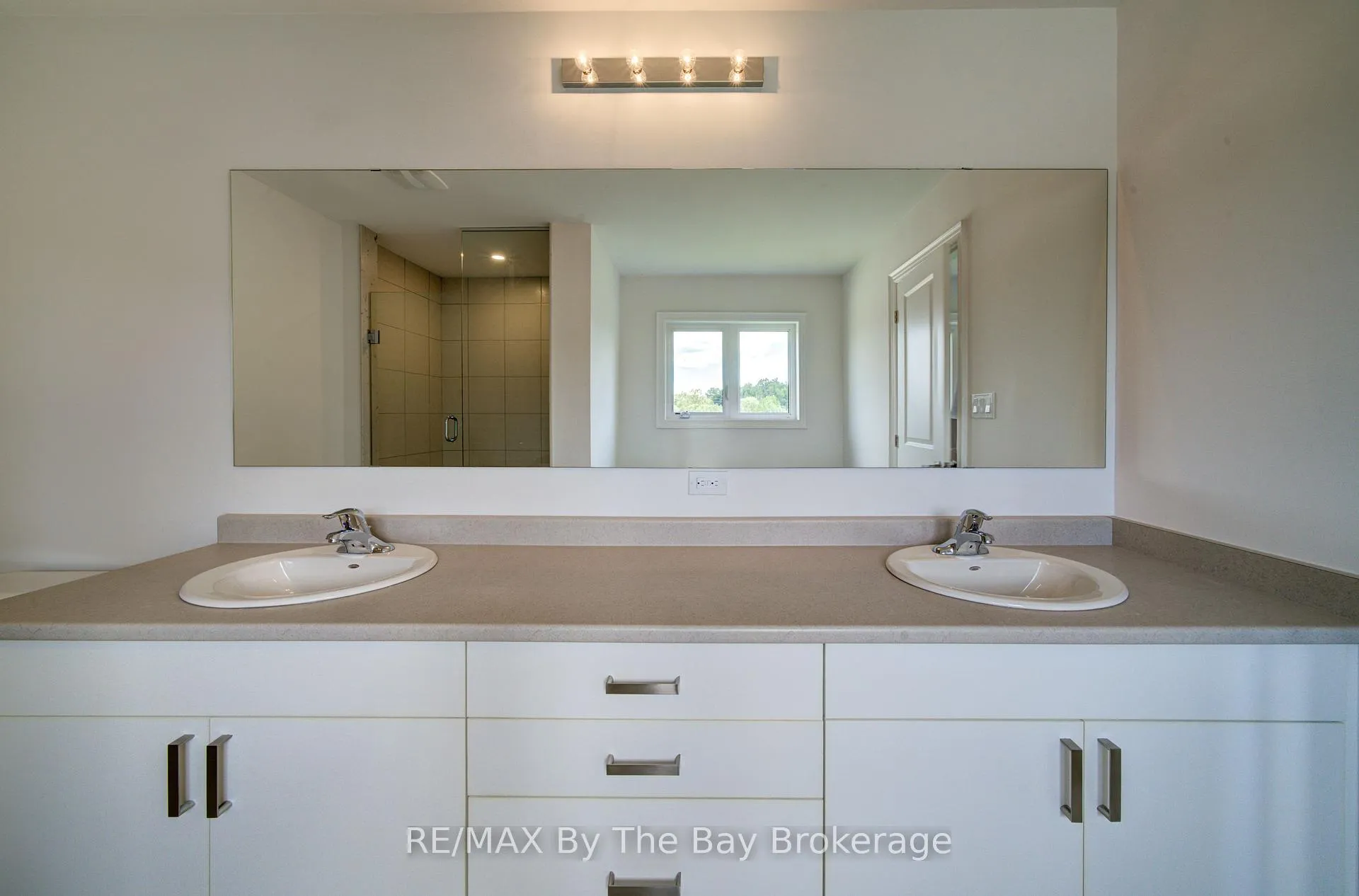 Photo 21 of 1 Amber Drive, Wasaga Beach — HOMEH