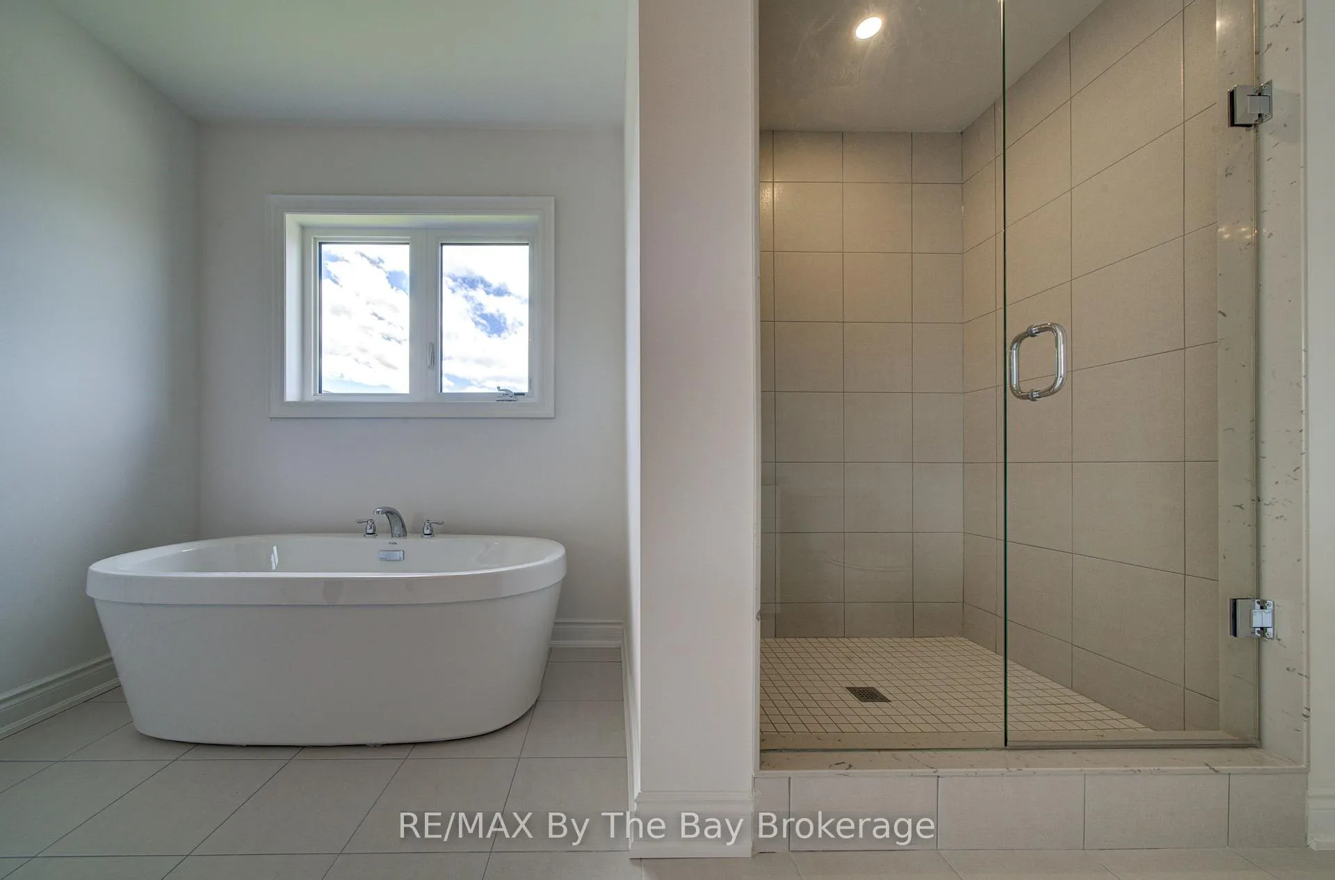 Photo 22 of 1 Amber Drive, Wasaga Beach — HOMEH