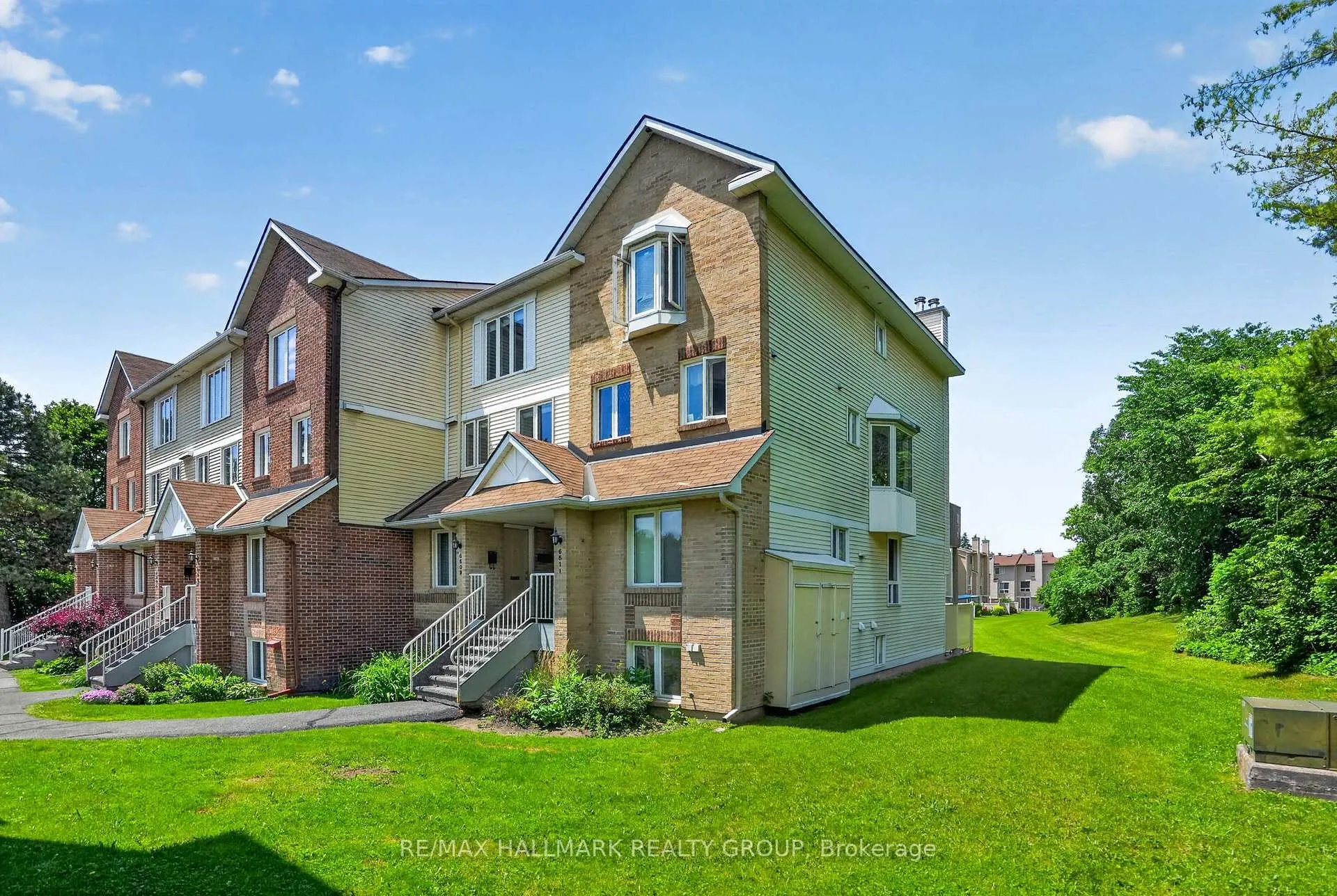 Photo 2 of Unit 6609B, 6609 Bilberry Drive, Ottawa, Convent Glen North — HOMEH