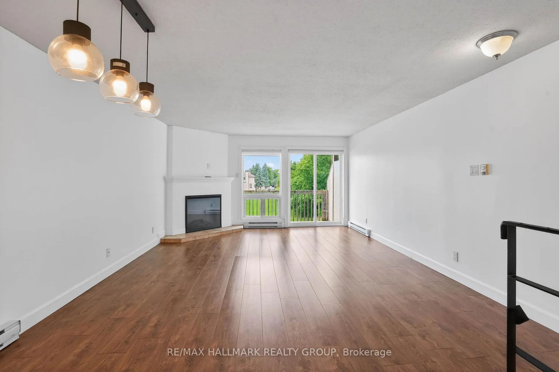 Photo 3 of Unit 6609B, 6609 Bilberry Drive, Ottawa, Convent Glen North — HOMEH