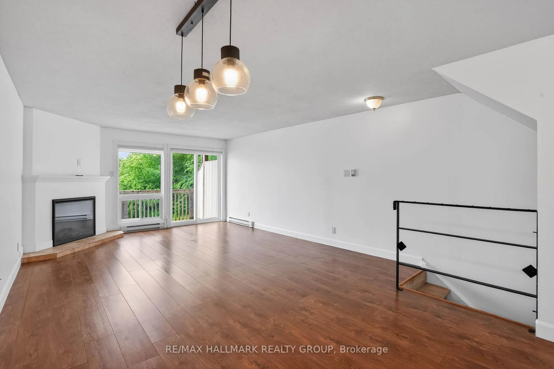 Photo 4 of Unit 6609B, 6609 Bilberry Drive, Ottawa, Convent Glen North — HOMEH