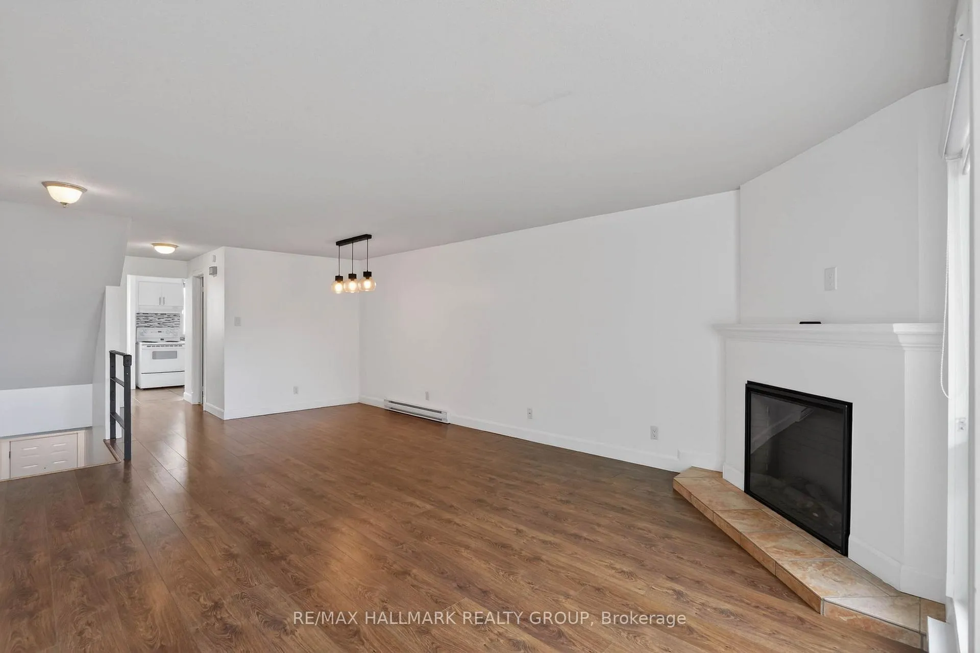 Photo 5 of Unit 6609B, 6609 Bilberry Drive, Ottawa, Convent Glen North — HOMEH