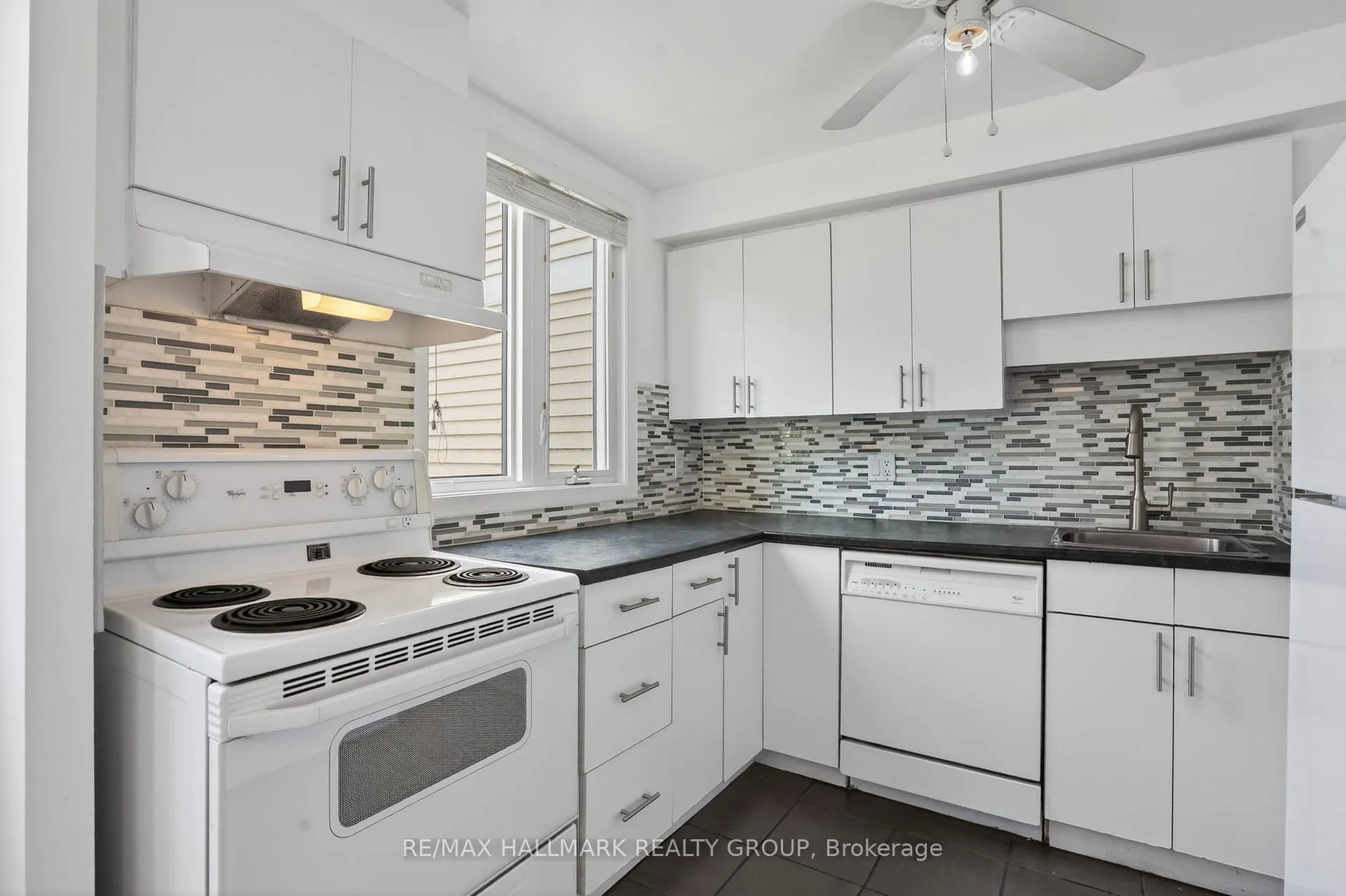 Photo 7 of Unit 6609B, 6609 Bilberry Drive, Ottawa, Convent Glen North — HOMEH