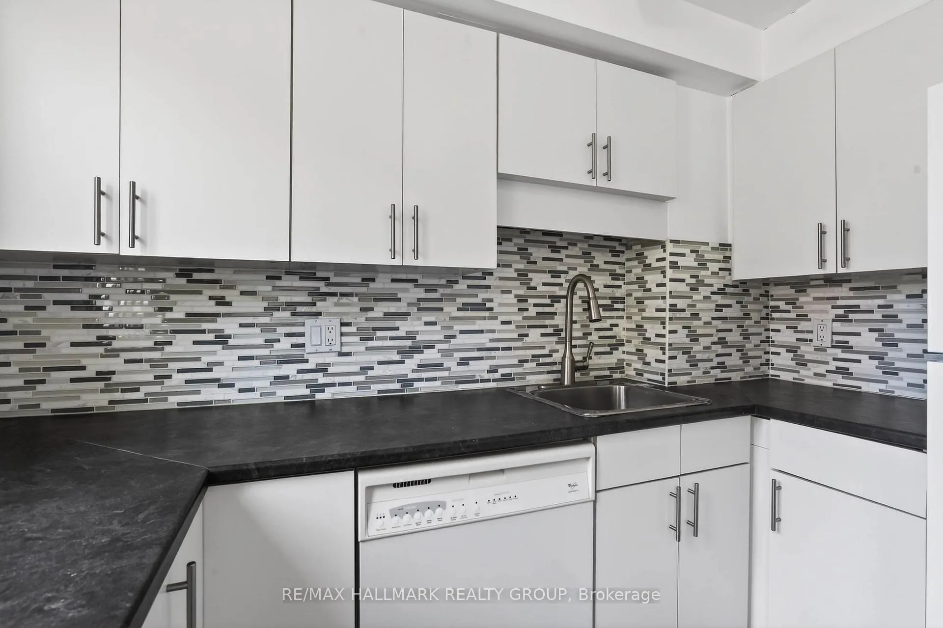 Photo 9 of Unit 6609B, 6609 Bilberry Drive, Ottawa, Convent Glen North — HOMEH