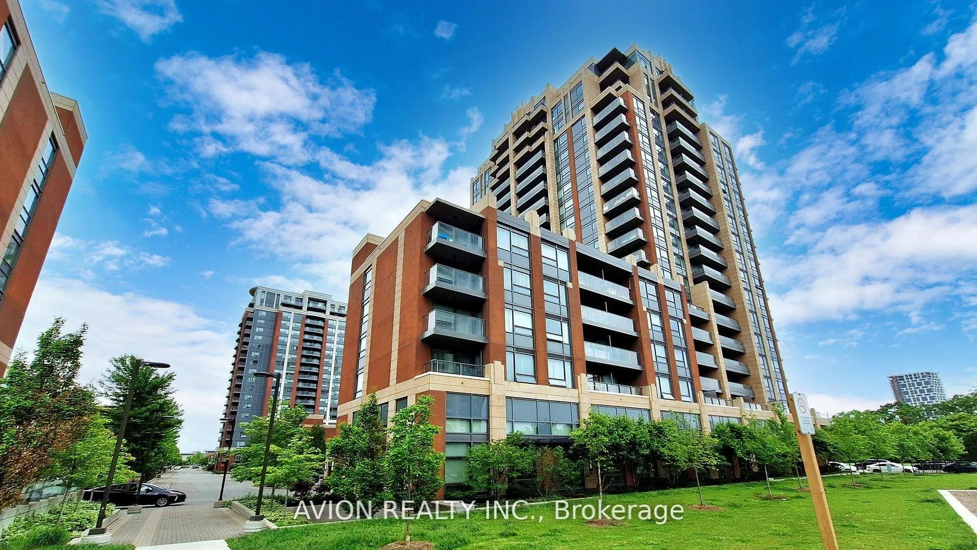 Photo 1 of Unit 301, 18 Uptown Drive, Markham, Unionville — HOMEH