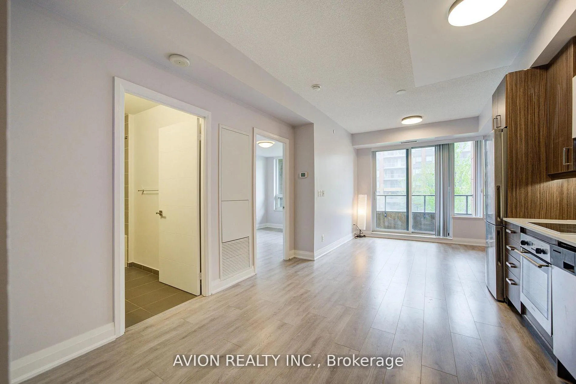 Photo 2 of Unit 301, 18 Uptown Drive, Markham, Unionville — HOMEH