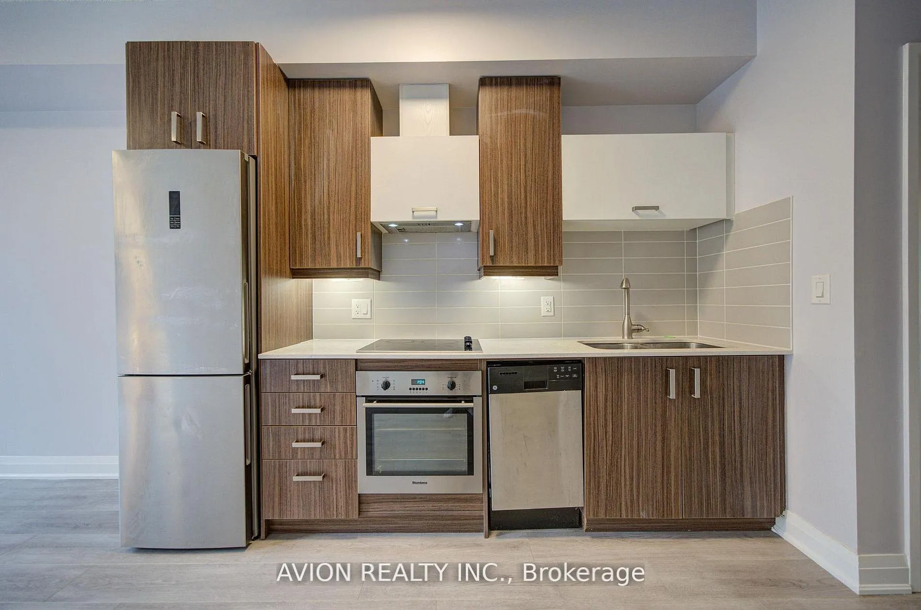 Photo 3 of Unit 301, 18 Uptown Drive, Markham, Unionville — HOMEH