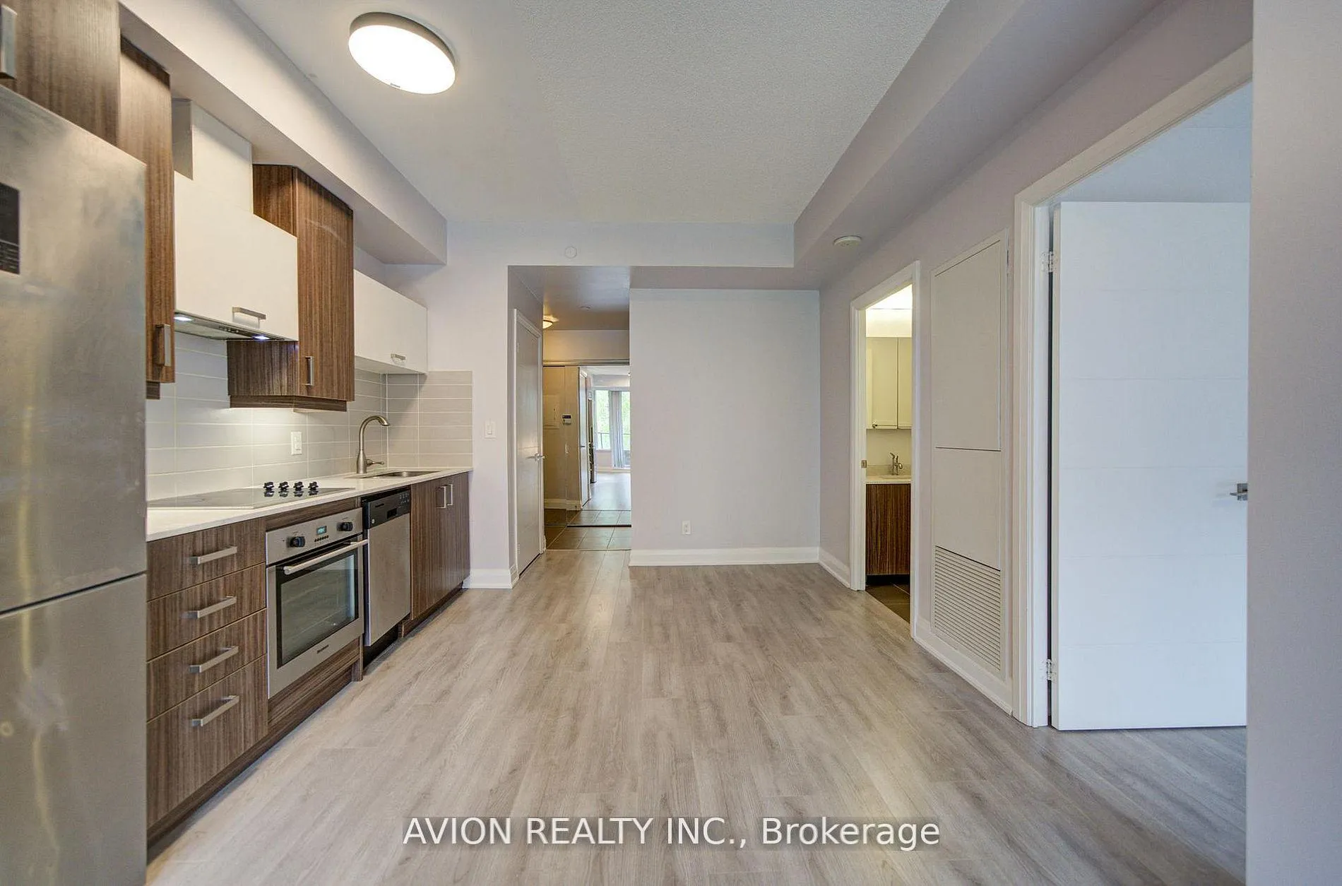 Photo 4 of Unit 301, 18 Uptown Drive, Markham, Unionville — HOMEH