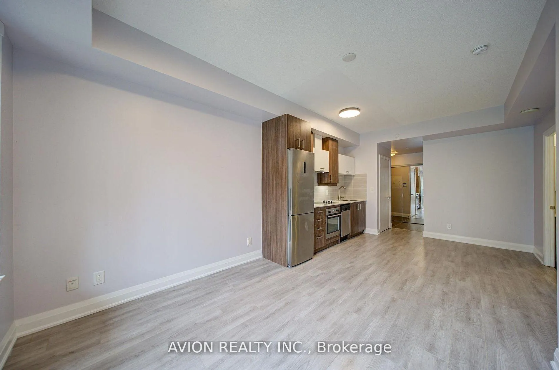 Photo 5 of Unit 301, 18 Uptown Drive, Markham, Unionville — HOMEH