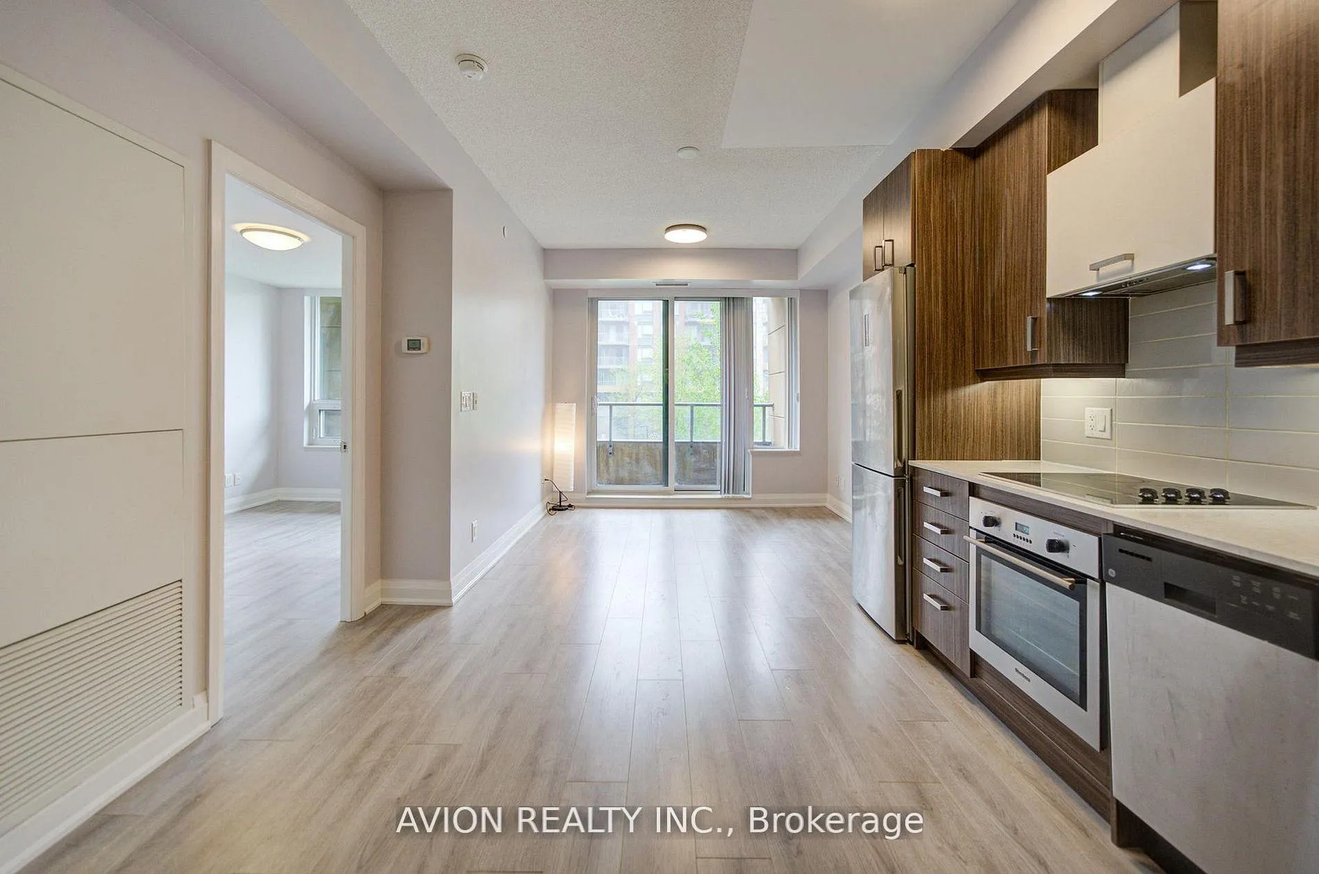 Photo 7 of Unit 301, 18 Uptown Drive, Markham, Unionville — HOMEH
