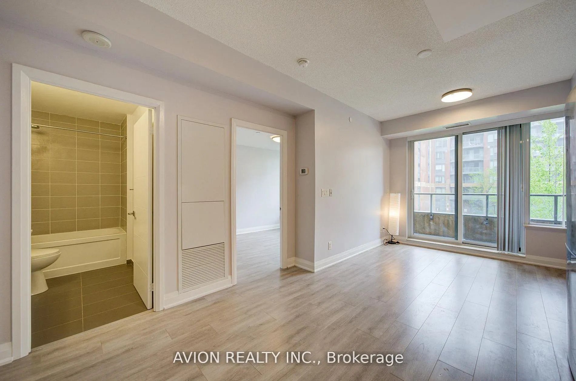 Photo 8 of Unit 301, 18 Uptown Drive, Markham, Unionville — HOMEH