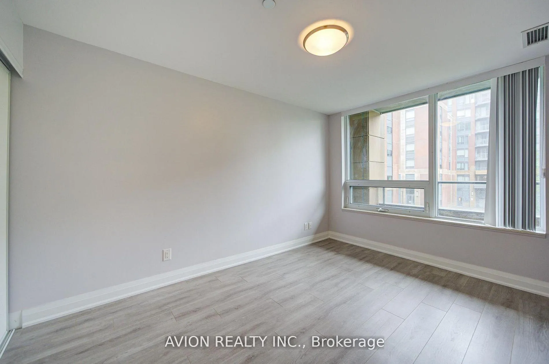 Photo 12 of Unit 301, 18 Uptown Drive, Markham, Unionville — HOMEH