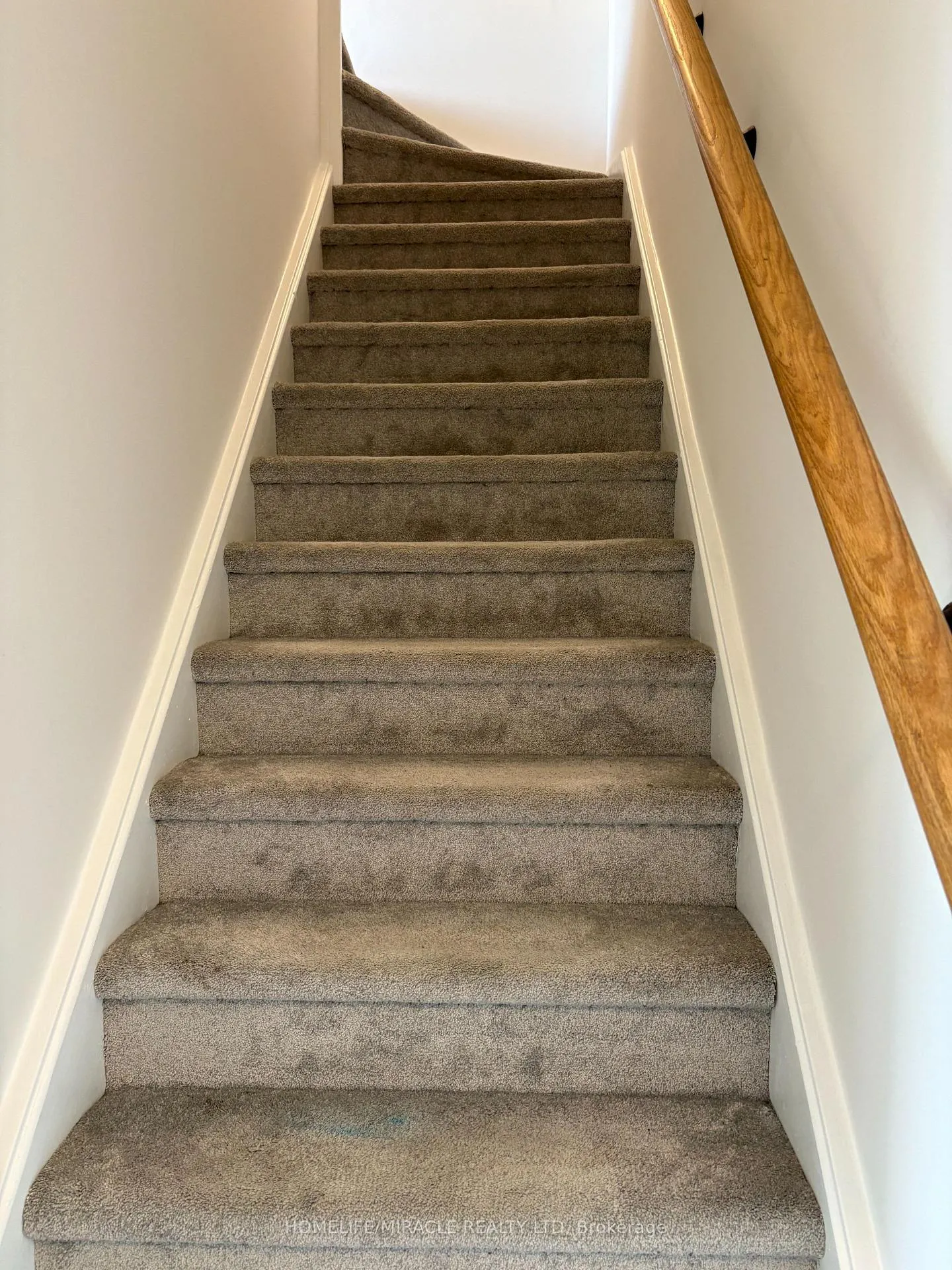 Photo 5 of Unit D5, 10 Palace Street, Kitchener, Laurentian Hills — HOMEH